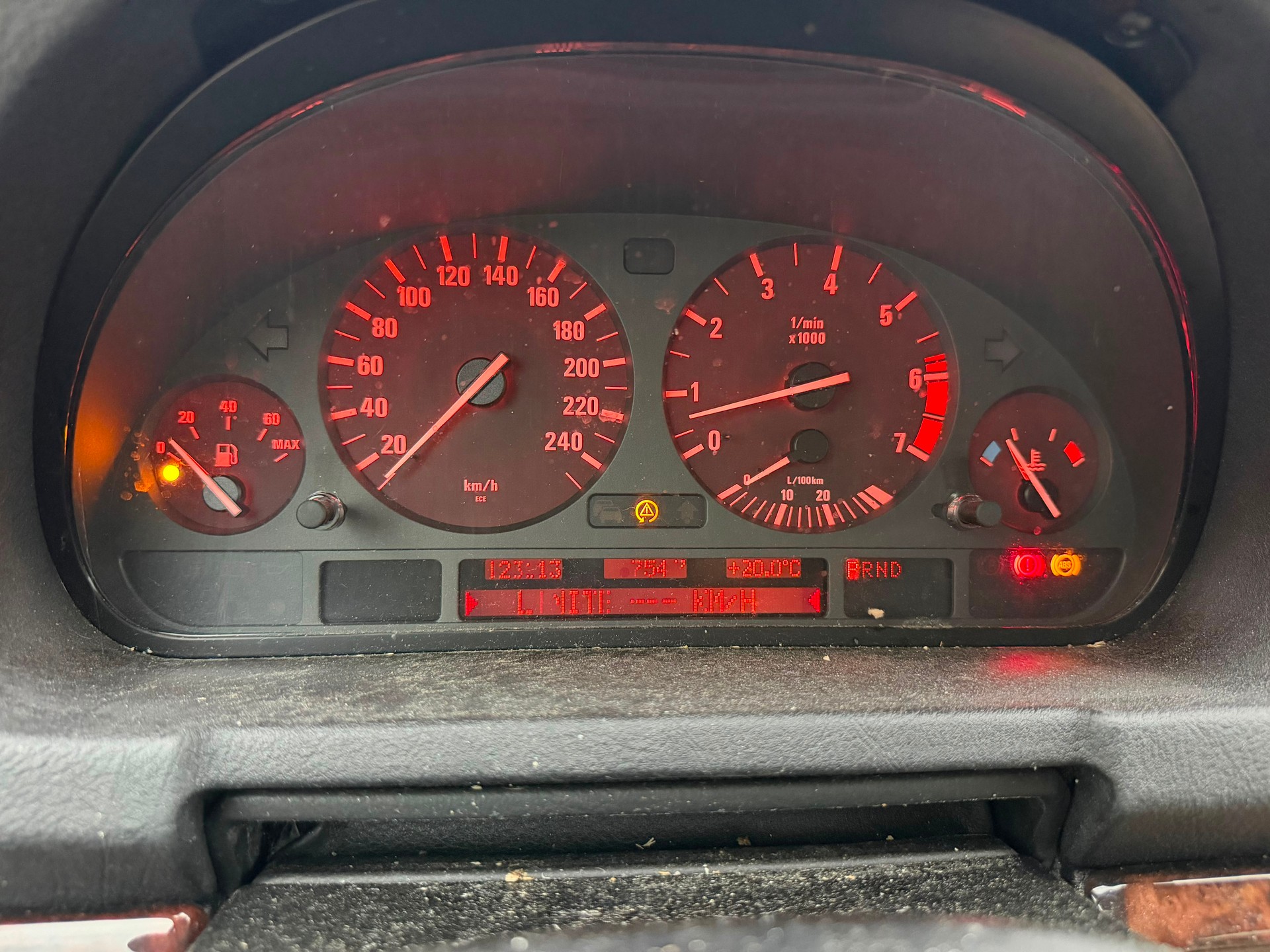 BMW X5 4.4i-image-10