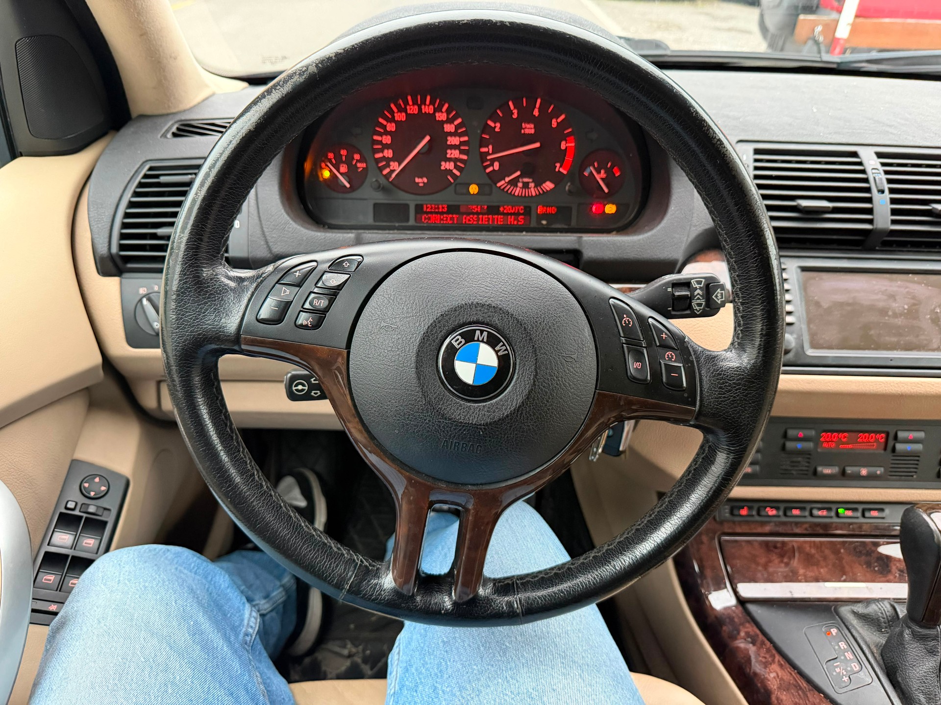BMW X5 4.4i-image-7