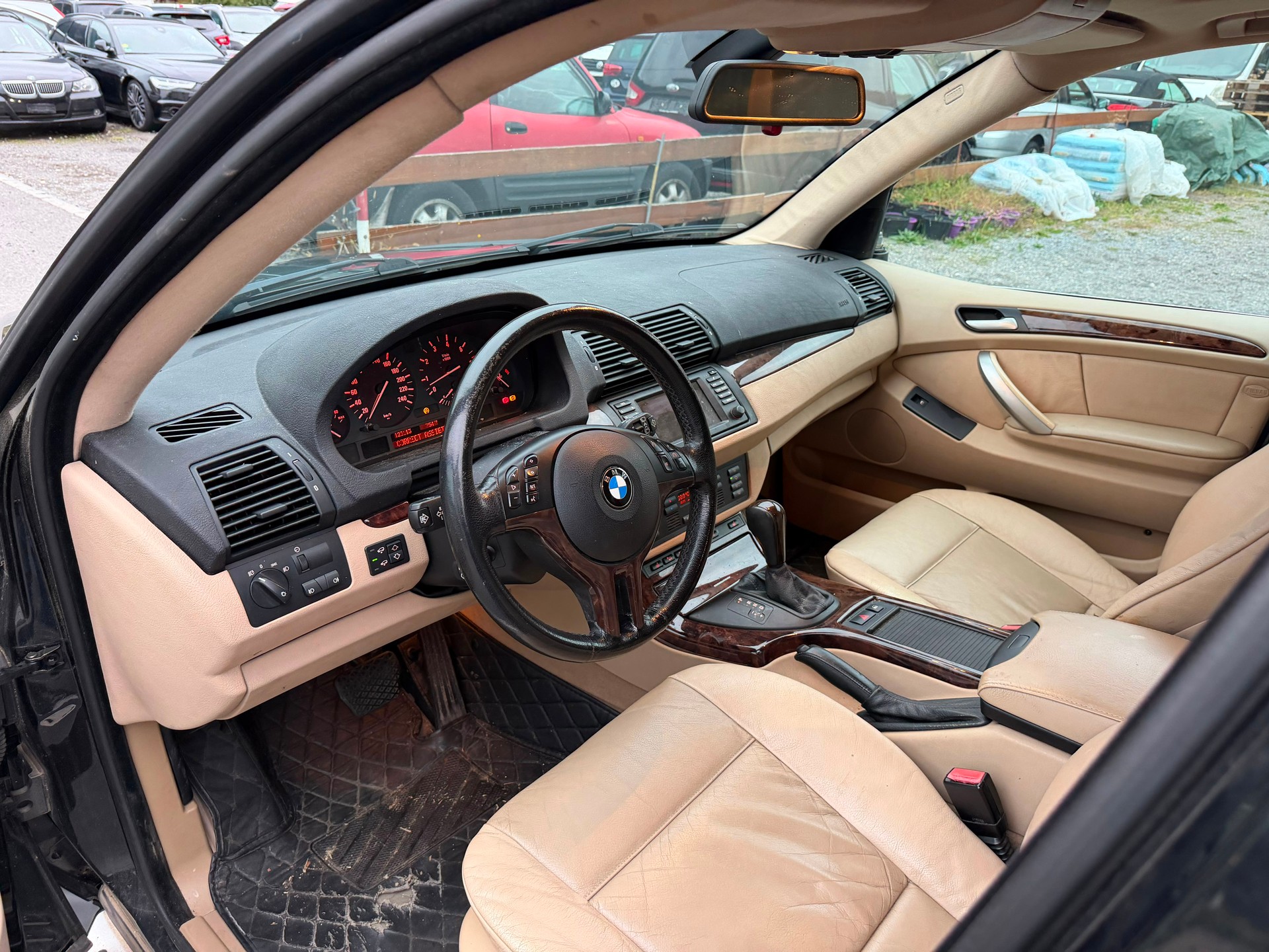 BMW X5 4.4i-image-5
