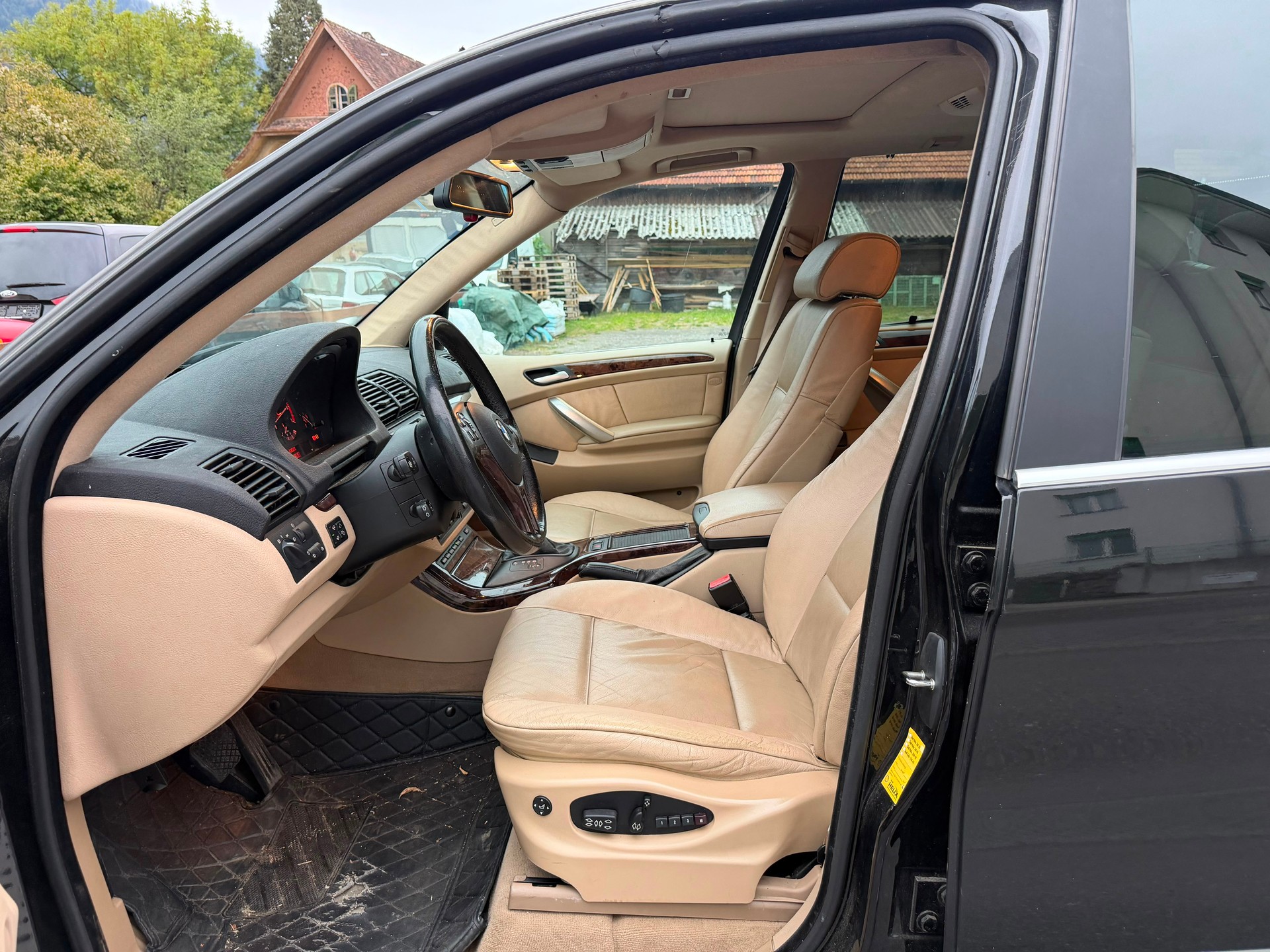 BMW X5 4.4i-image-6