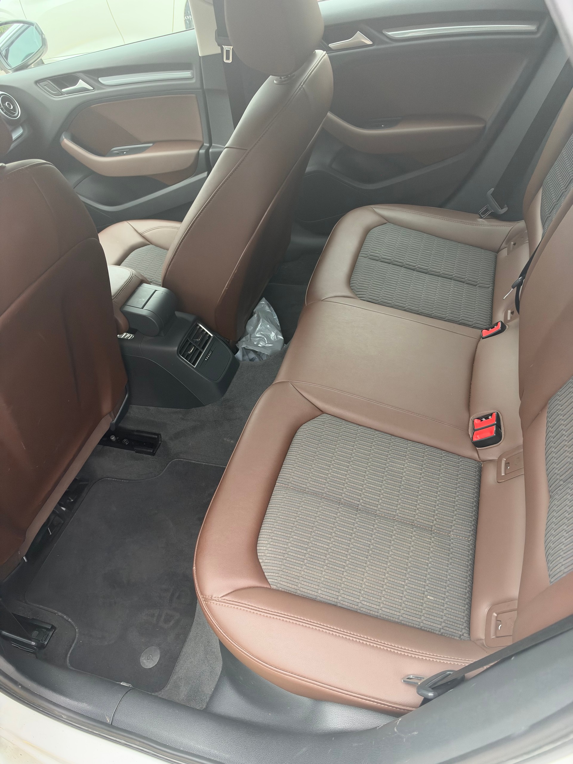 AUDI 1.4 T FSI e-tron Attract. S-Tr-image-3
