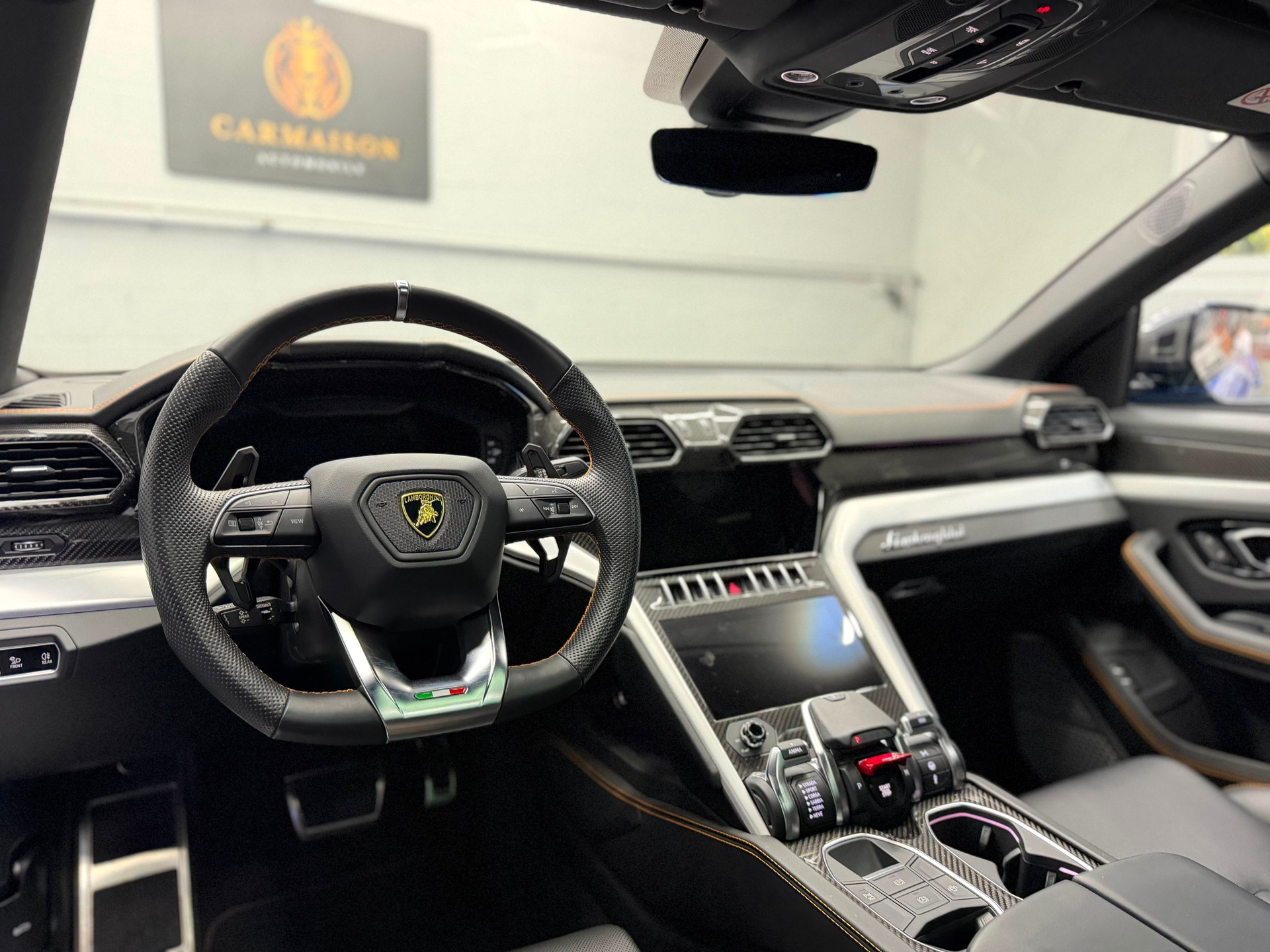 LAMBORGHINI Urus E-Gear | Akrapovic | Full Carbon | Panorama Dach | Lambo Garantie-image-16