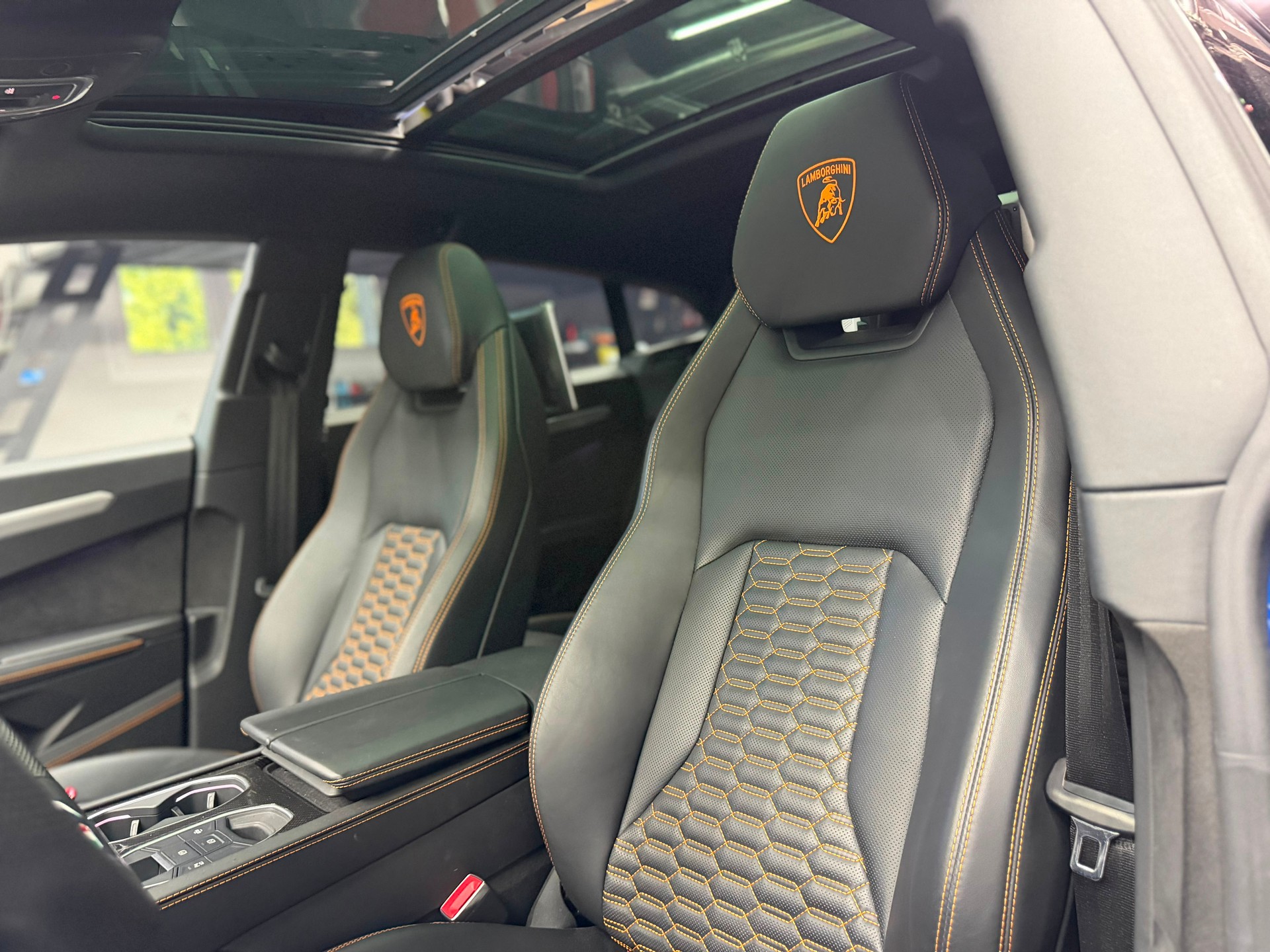 LAMBORGHINI Urus E-Gear | Akrapovic | Full Carbon | Panorama Dach | Lambo Garantie-image-13