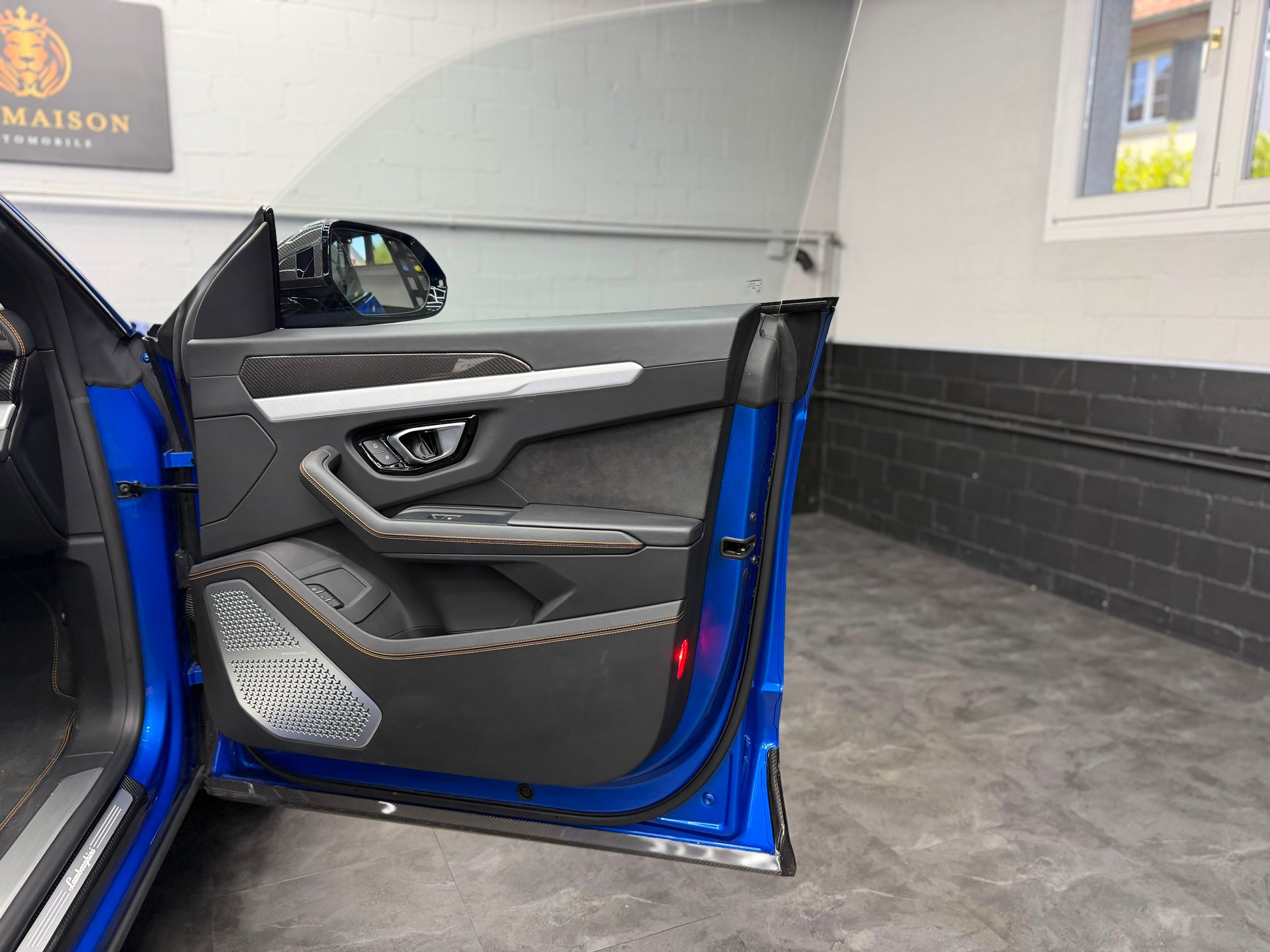LAMBORGHINI Urus E-Gear | Akrapovic | Full Carbon | Panorama Dach | Lambo Garantie-image-24