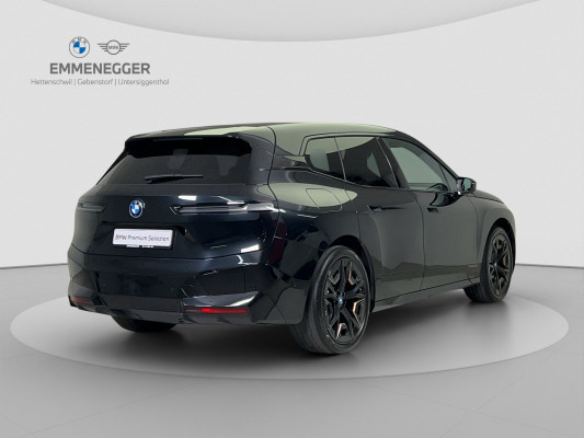 BMW iX xDrive50-image-4