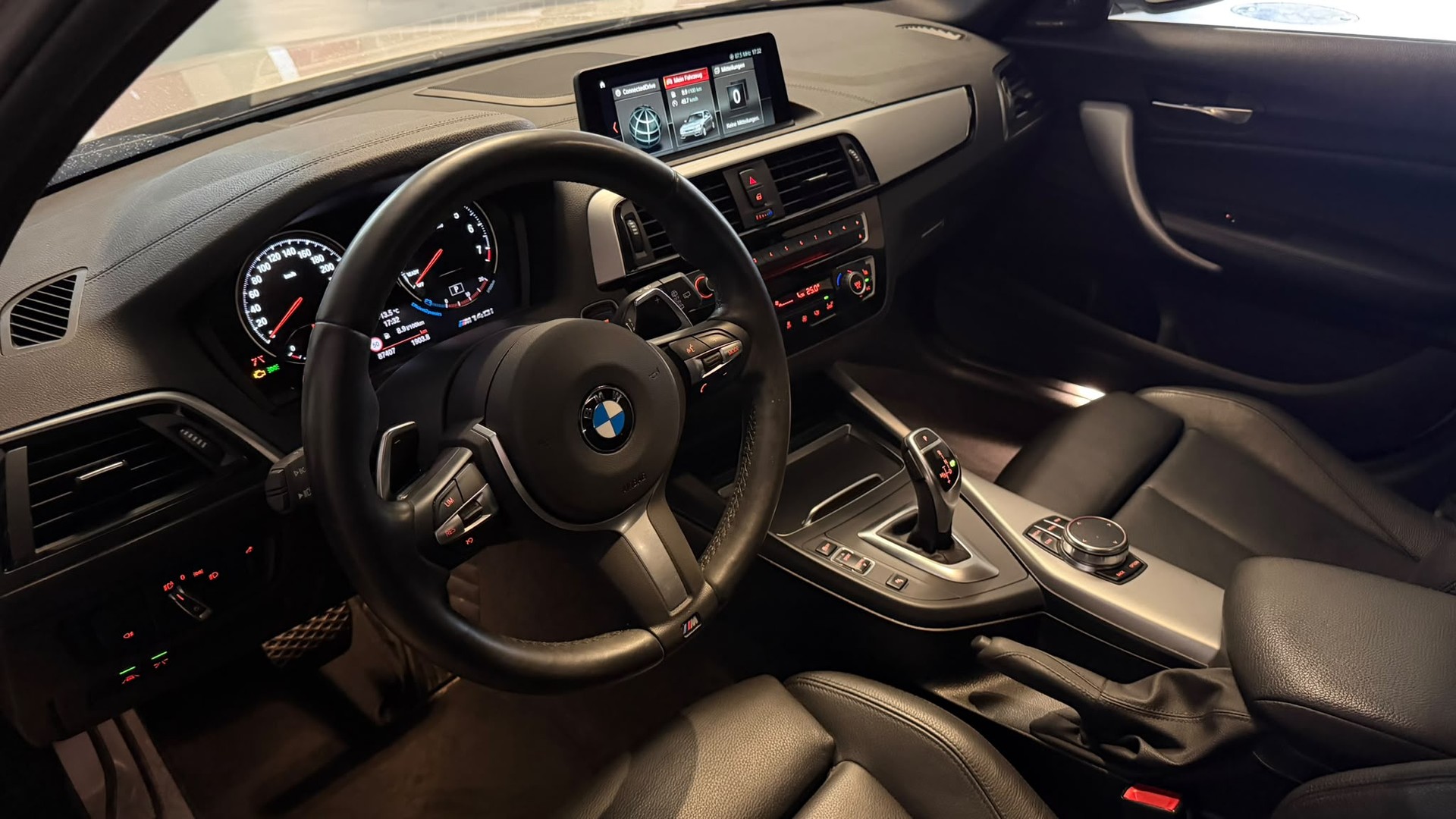 BMW M140i xDrive Steptronic-image-11