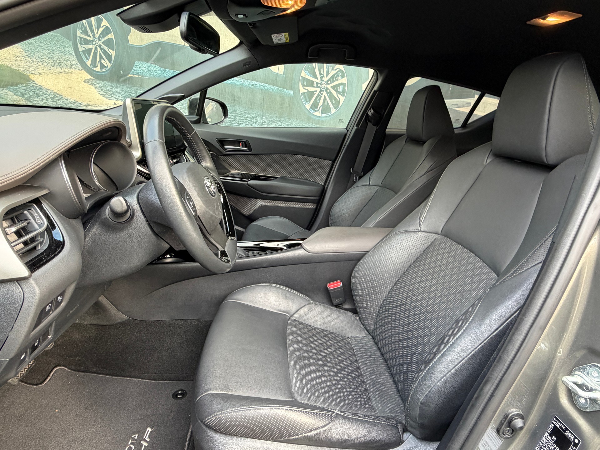 TOYOTA C-HR 2.0 HSD CVT Premium-image-8