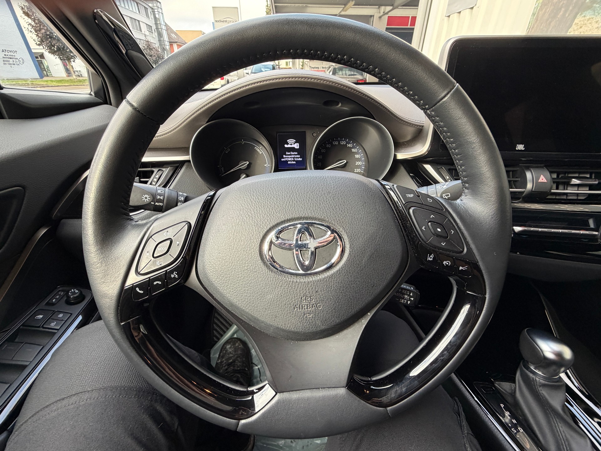 TOYOTA C-HR 2.0 HSD CVT Premium-image-10