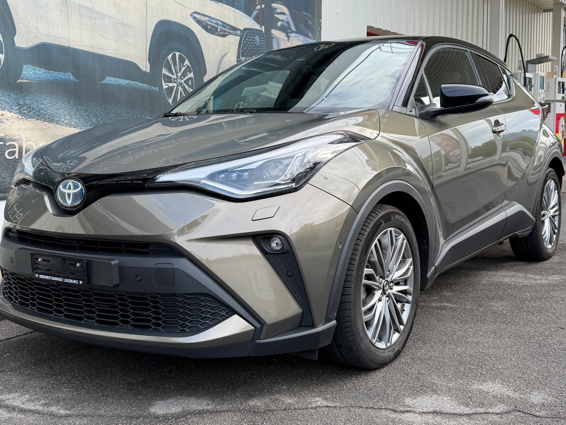 TOYOTA C-HR 2.0 HSD CVT Premium-showroom-element-2