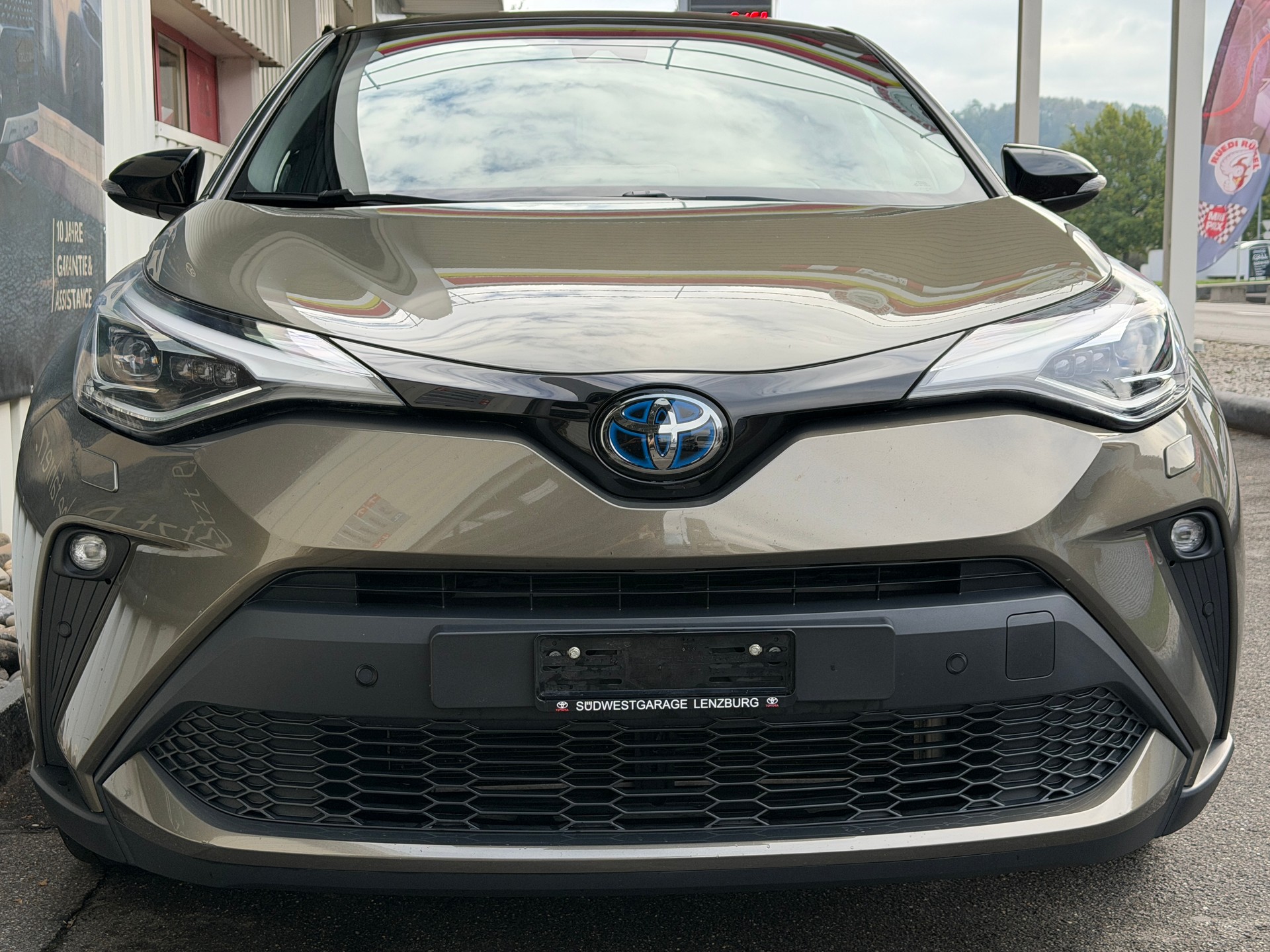 TOYOTA C-HR 2.0 HSD CVT Premium-showroom-element-3