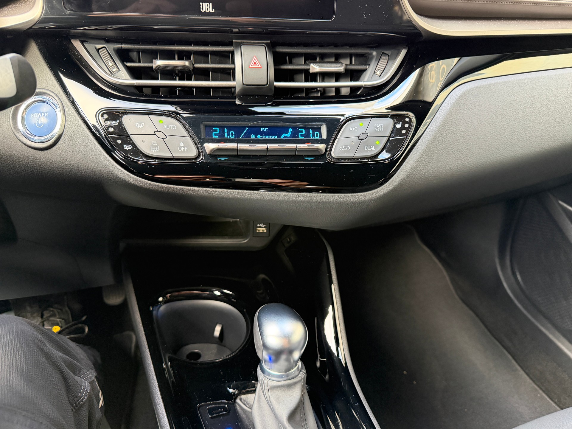 TOYOTA C-HR 2.0 HSD CVT Premium-image-14