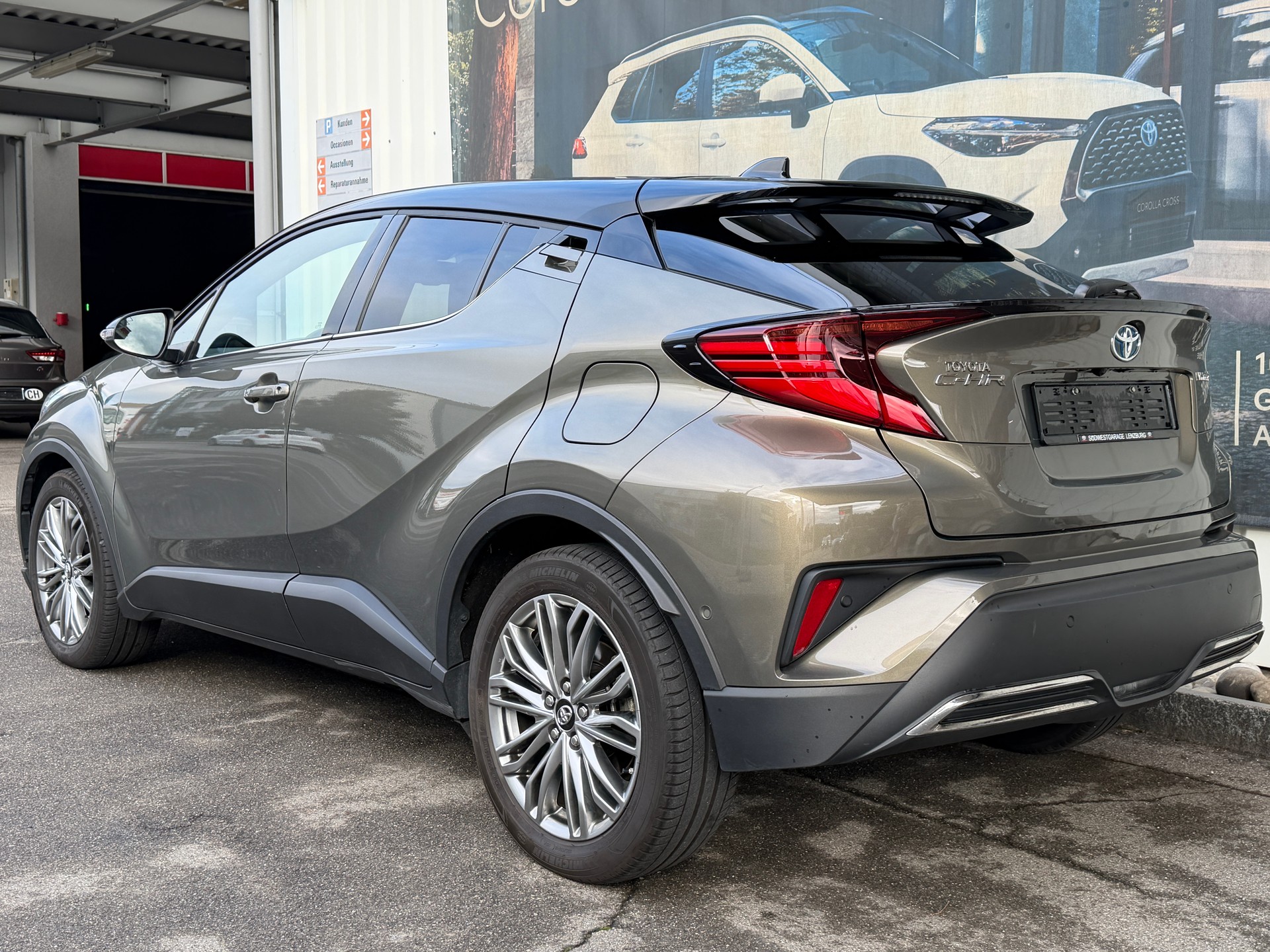 TOYOTA C-HR 2.0 HSD CVT Premium-image-4