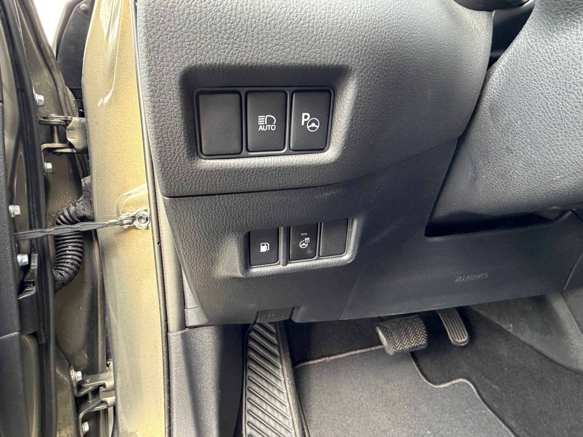 TOYOTA C-HR 2.0 HSD CVT Premium-image-9