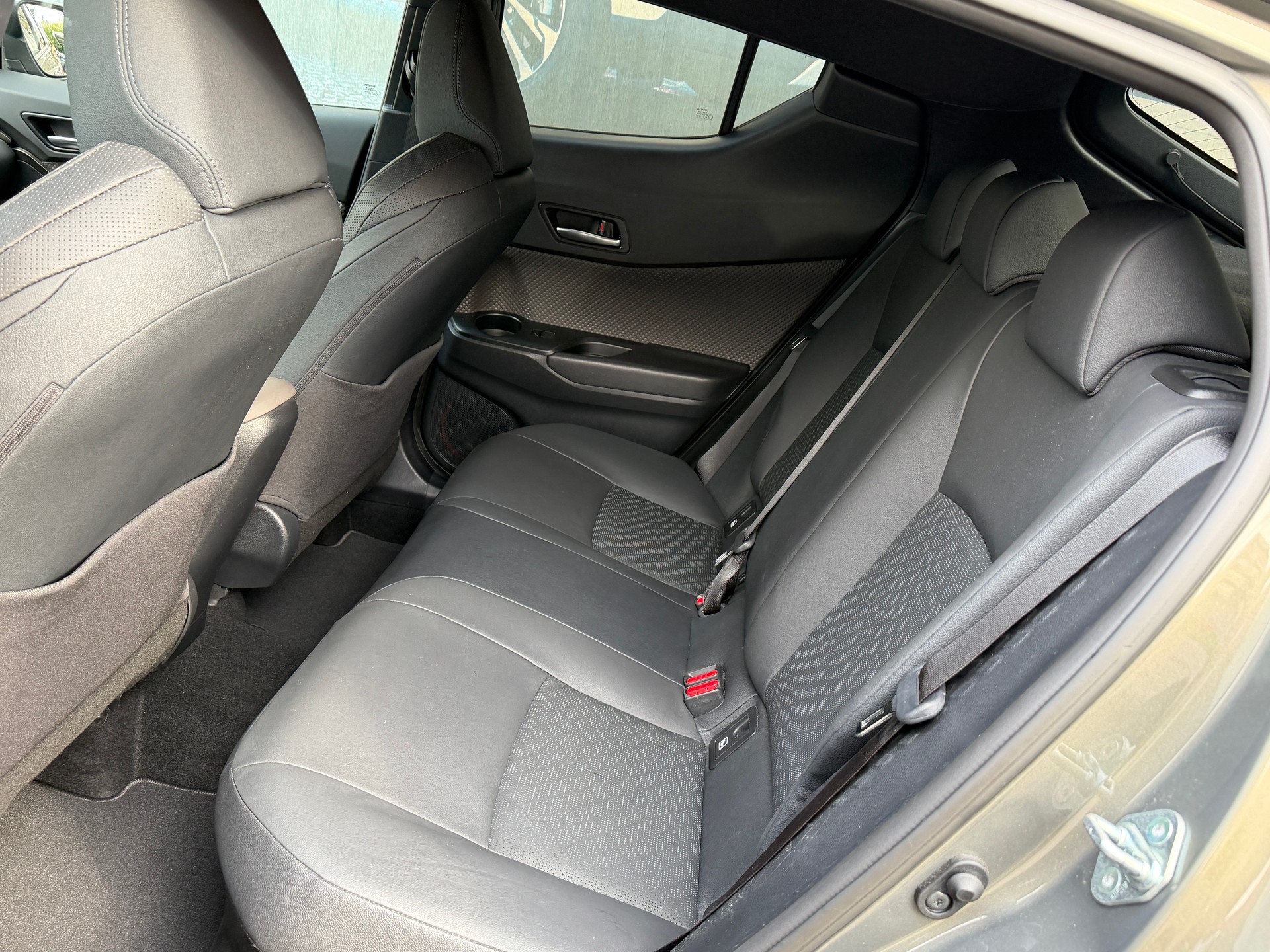 TOYOTA C-HR 2.0 HSD CVT Premium-image-6