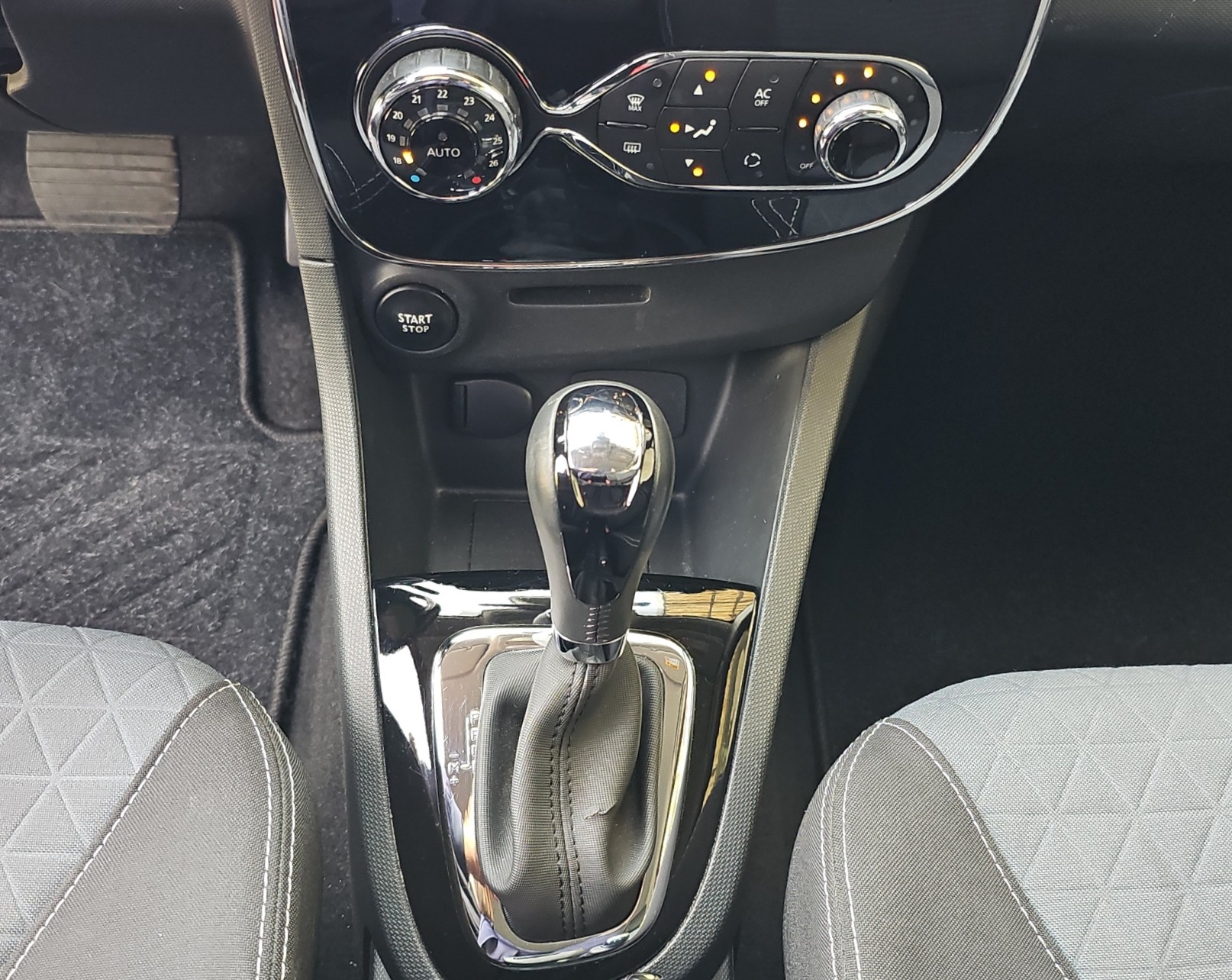 RENAULT Clio 1.2 16V T EDC-image-12