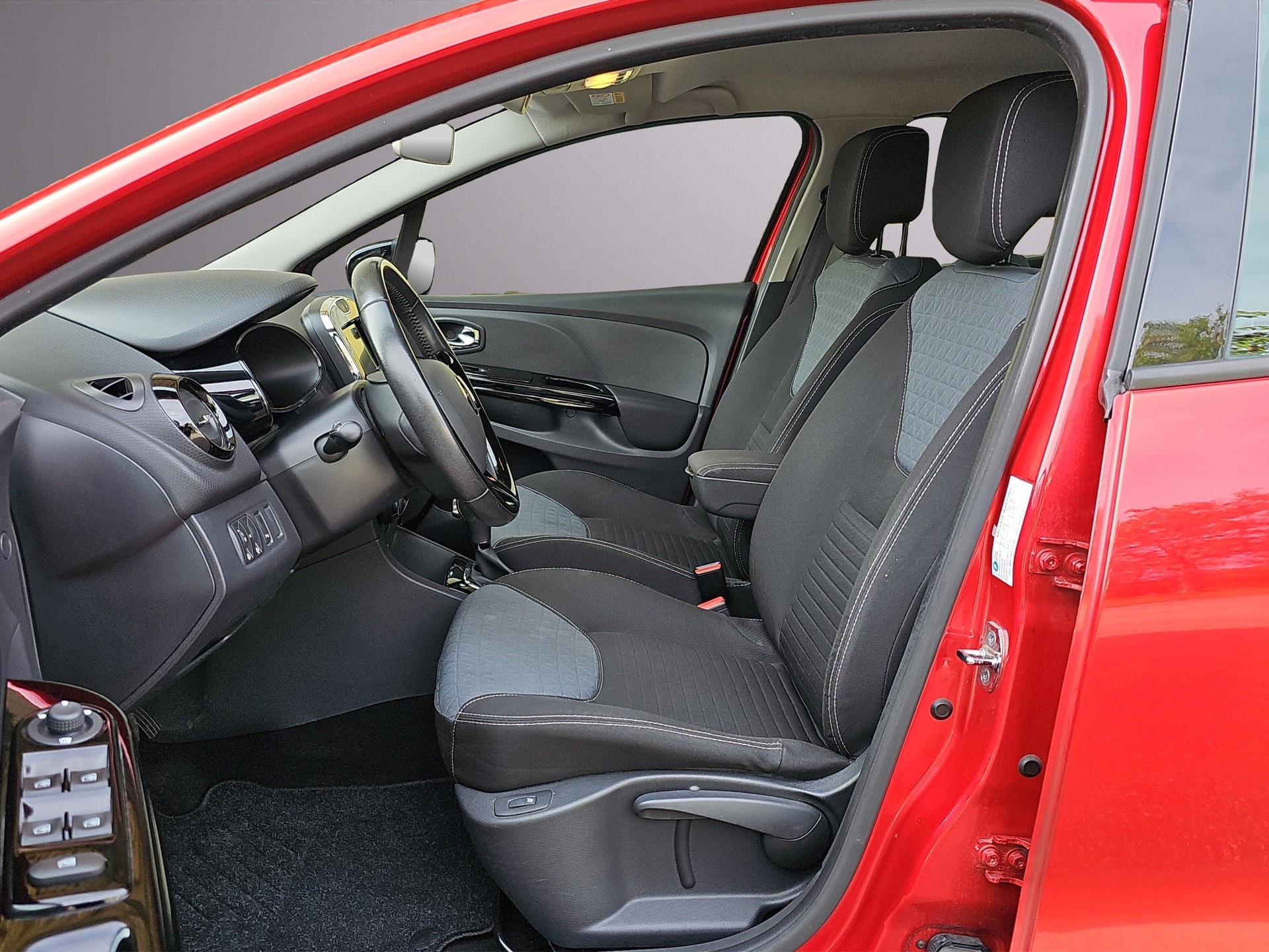 RENAULT Clio 1.2 16V T EDC-image-8