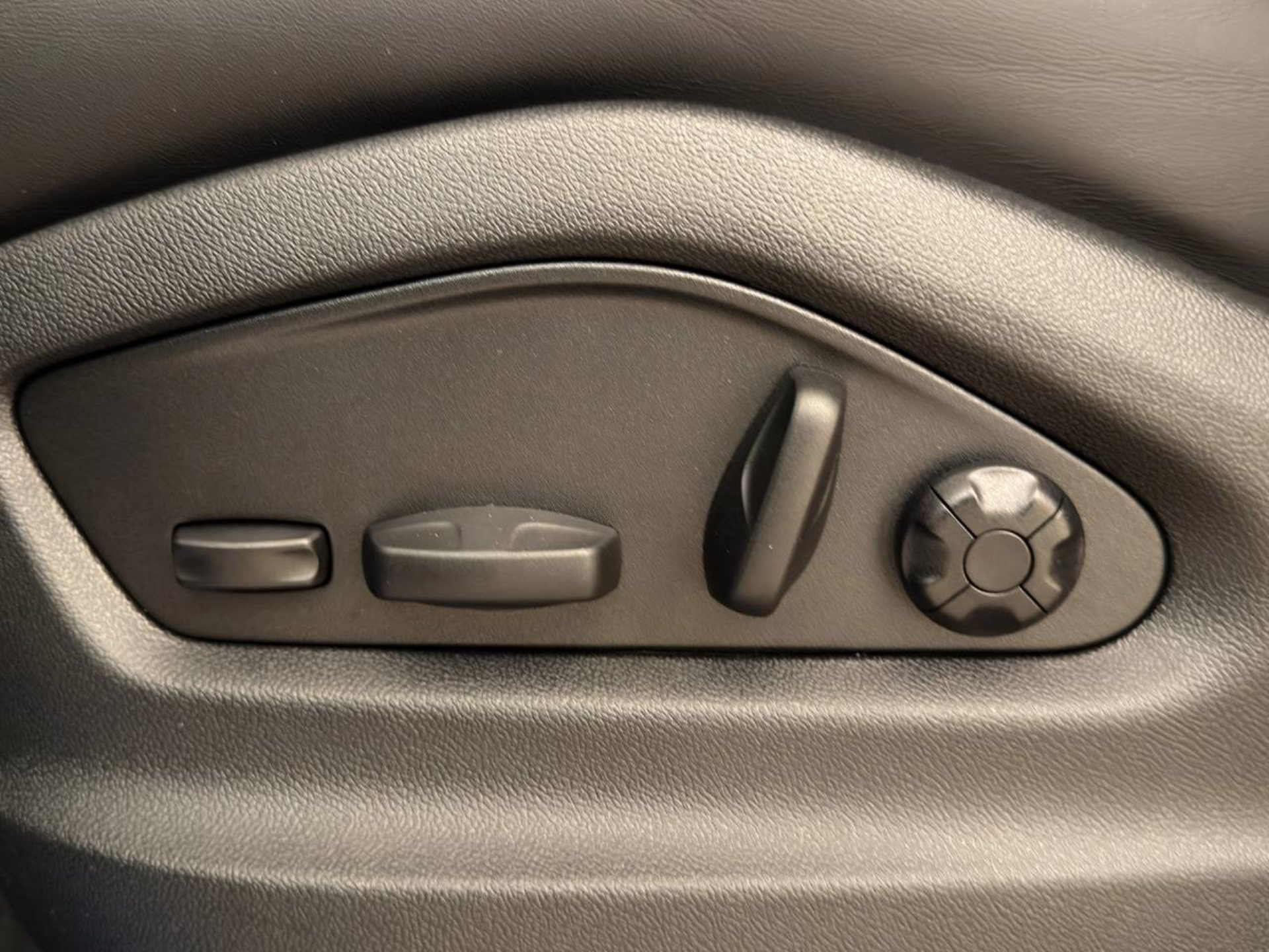 PORSCHE Cayenne E-Hybrid Black Edition-image-20