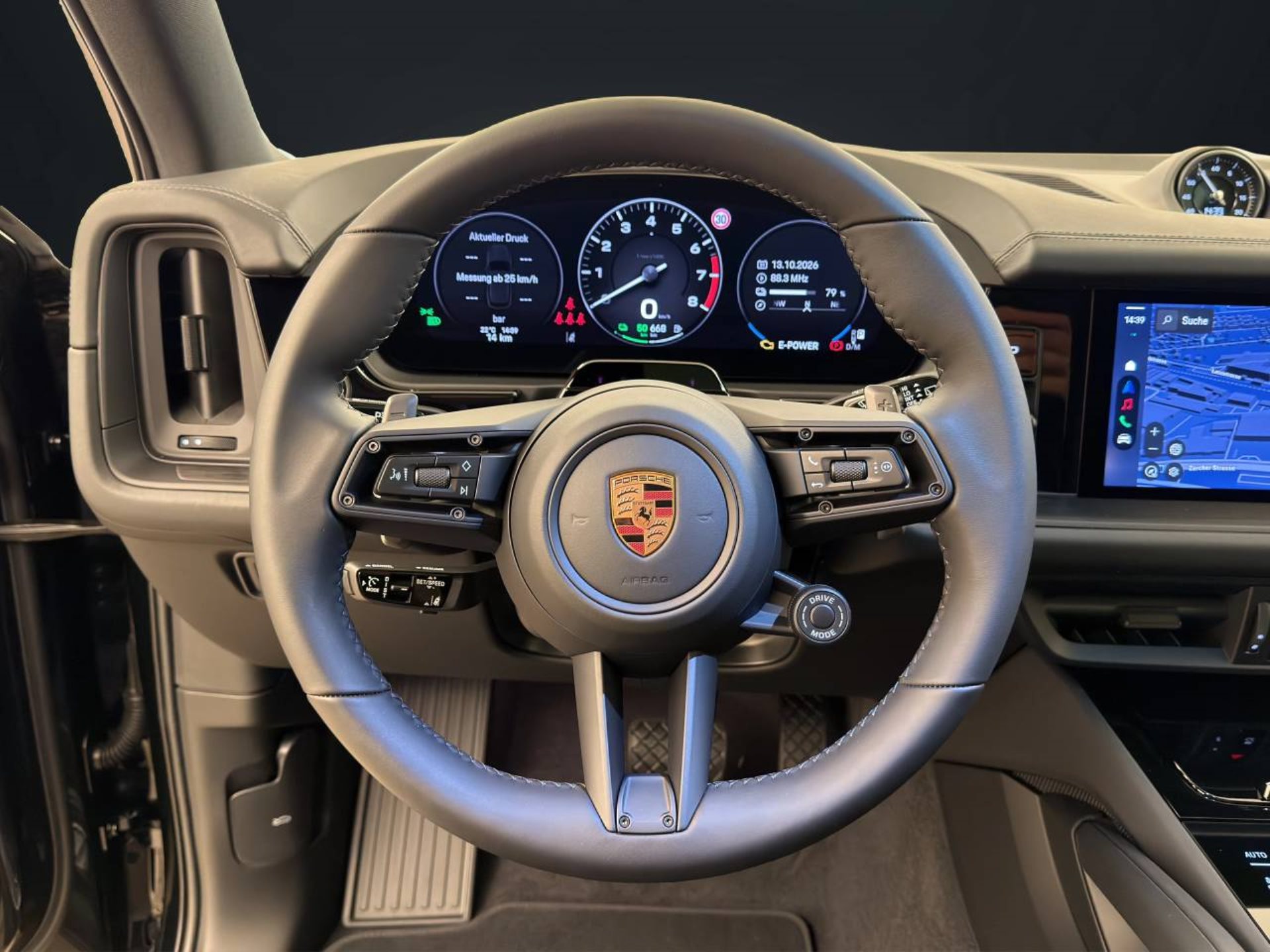 PORSCHE Cayenne E-Hybrid Black Edition-image-12