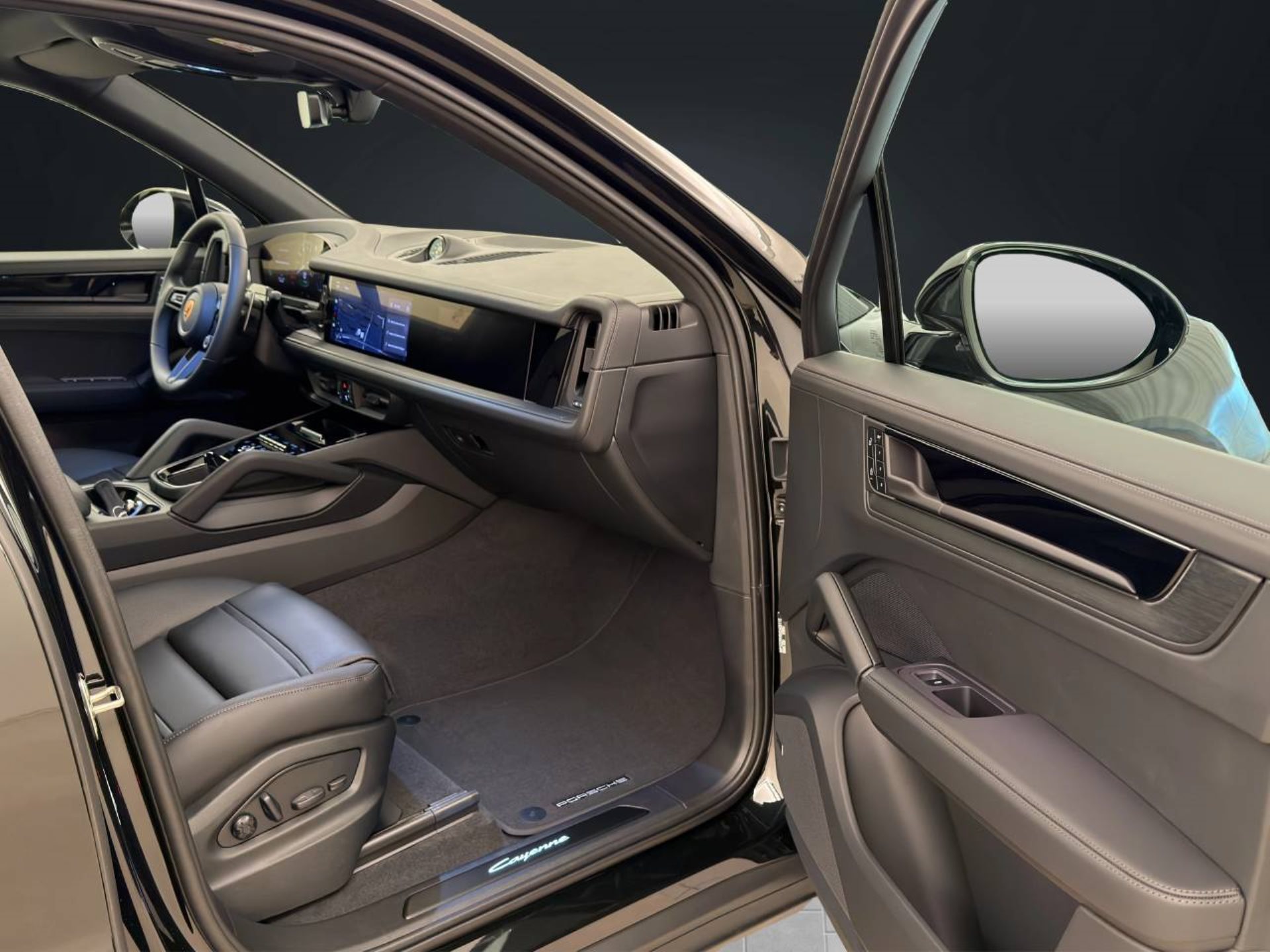 PORSCHE Cayenne E-Hybrid Black Edition-image-17