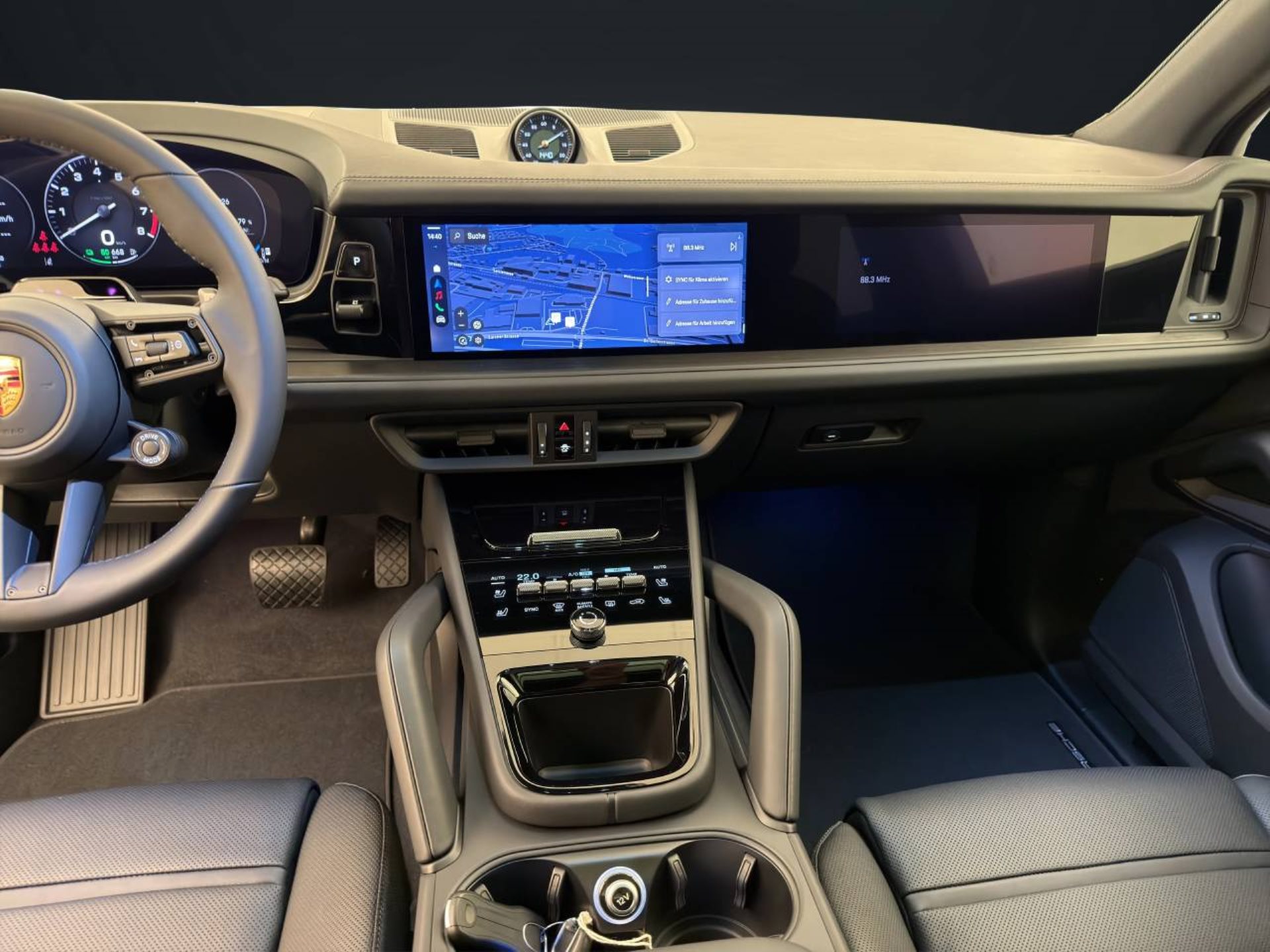 PORSCHE Cayenne E-Hybrid Black Edition-image-21