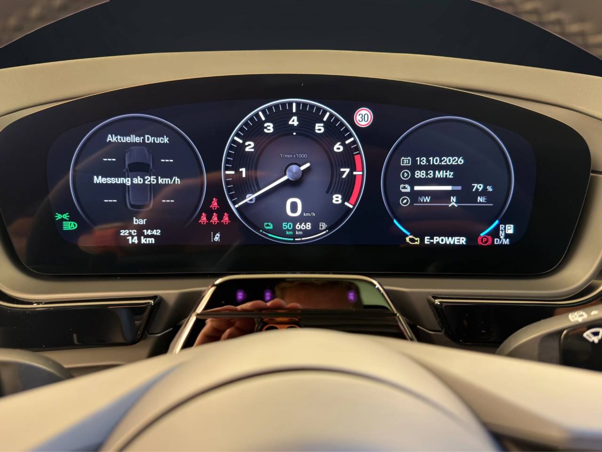 PORSCHE Cayenne E-Hybrid Black Edition-image-14