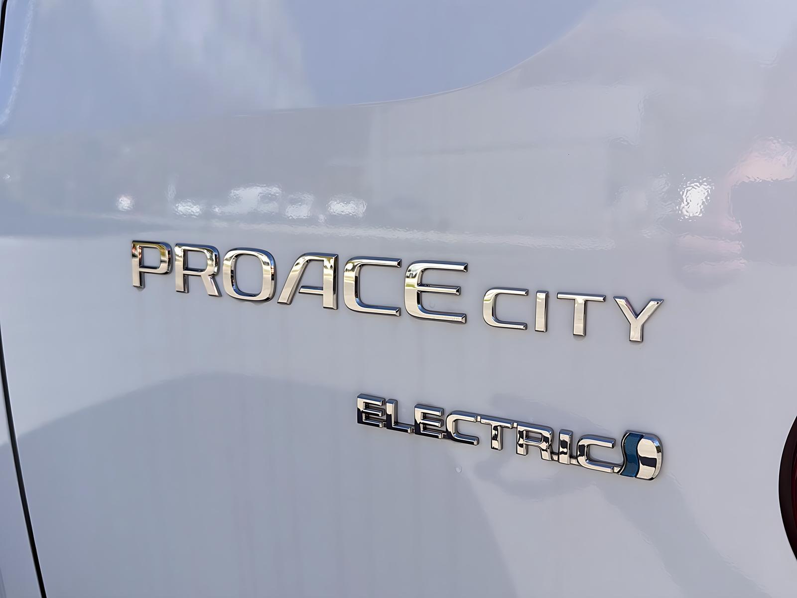 TOYOTA PROACE CITY Van L1 52KWh Active-image-12