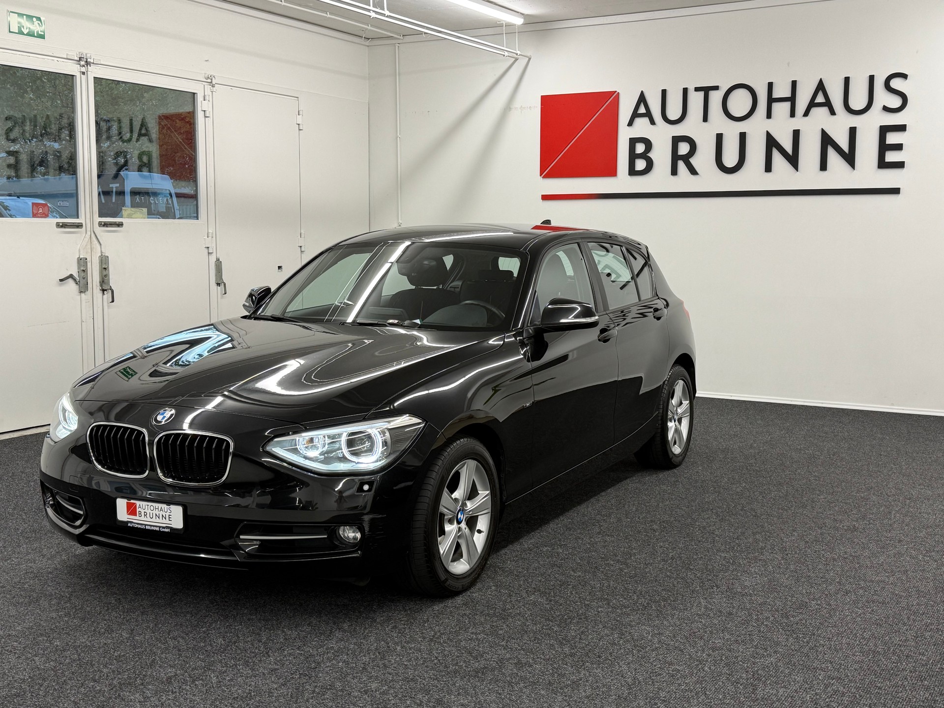 BMW 118i Sport Line Steptronic-image-0
