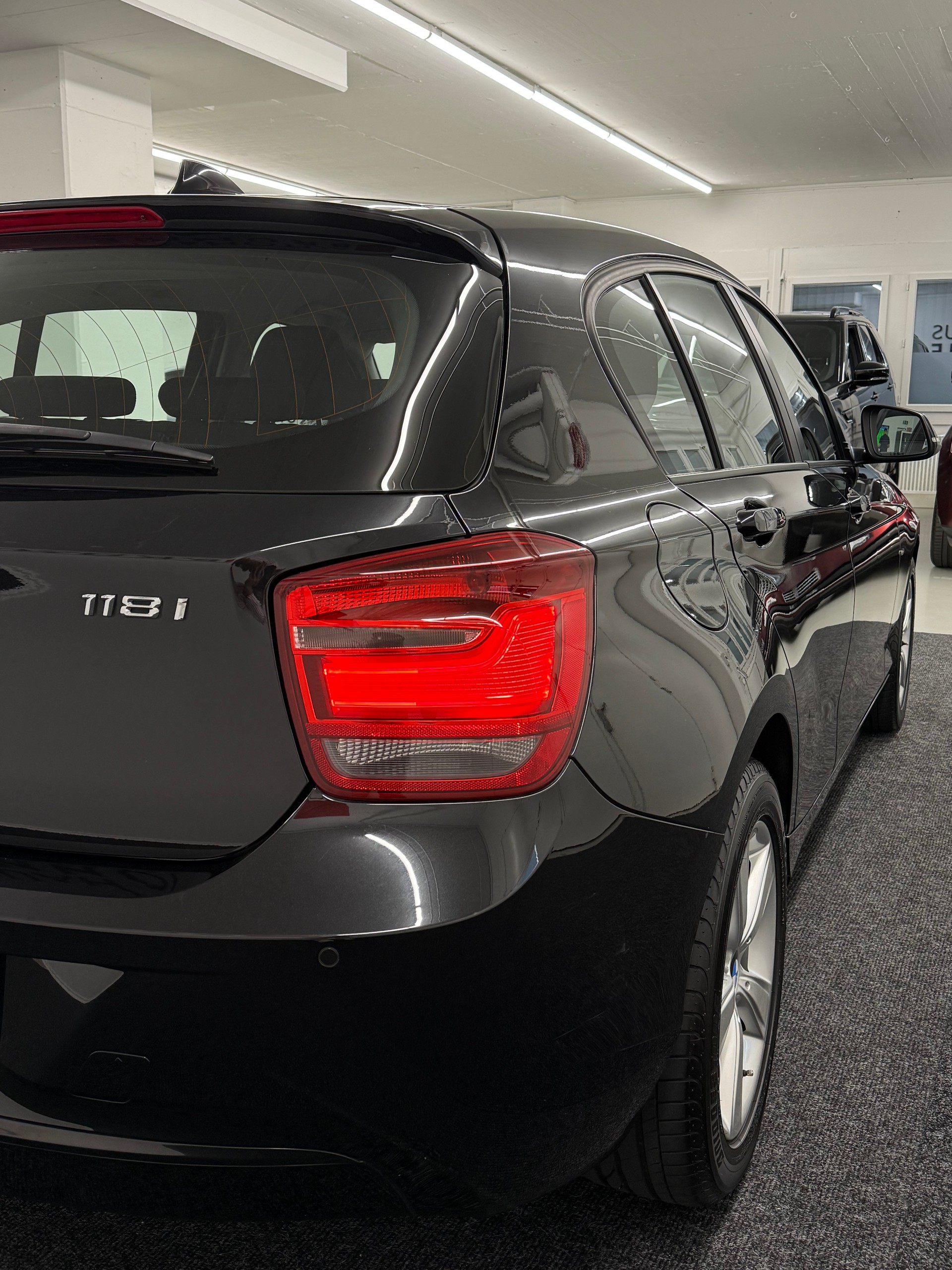 BMW 118i Sport Line Steptronic-image-8
