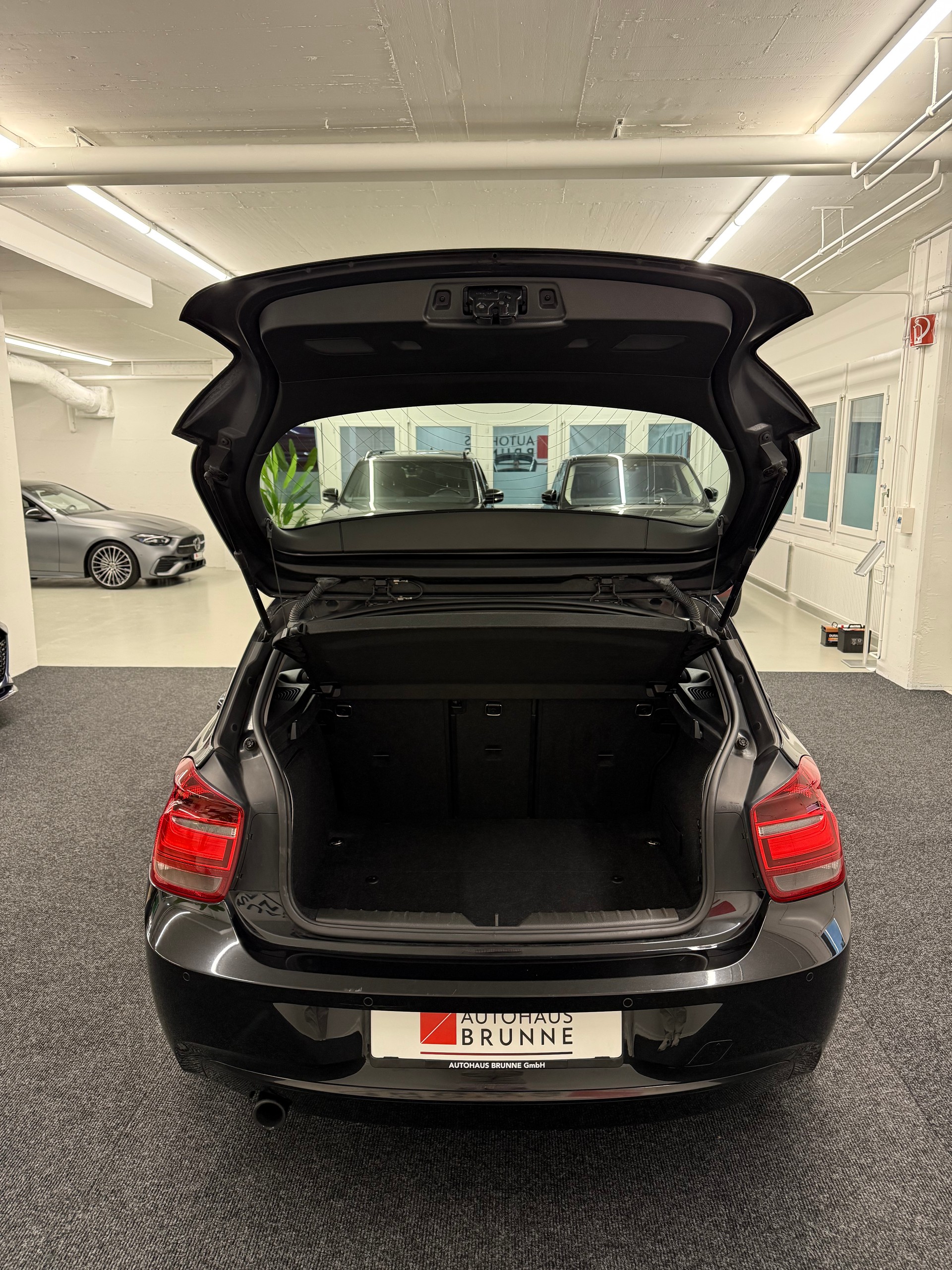 BMW 118i Sport Line Steptronic-image-5