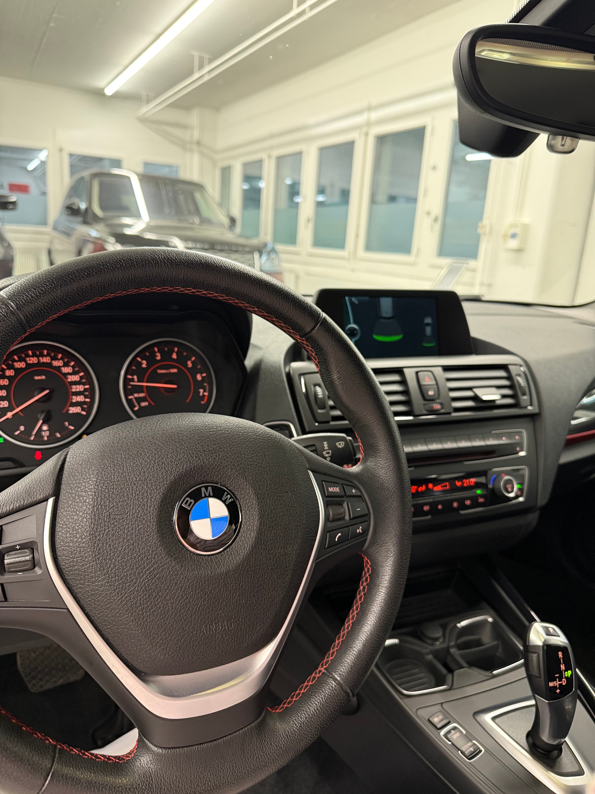 BMW 118i Sport Line Steptronic-image-16