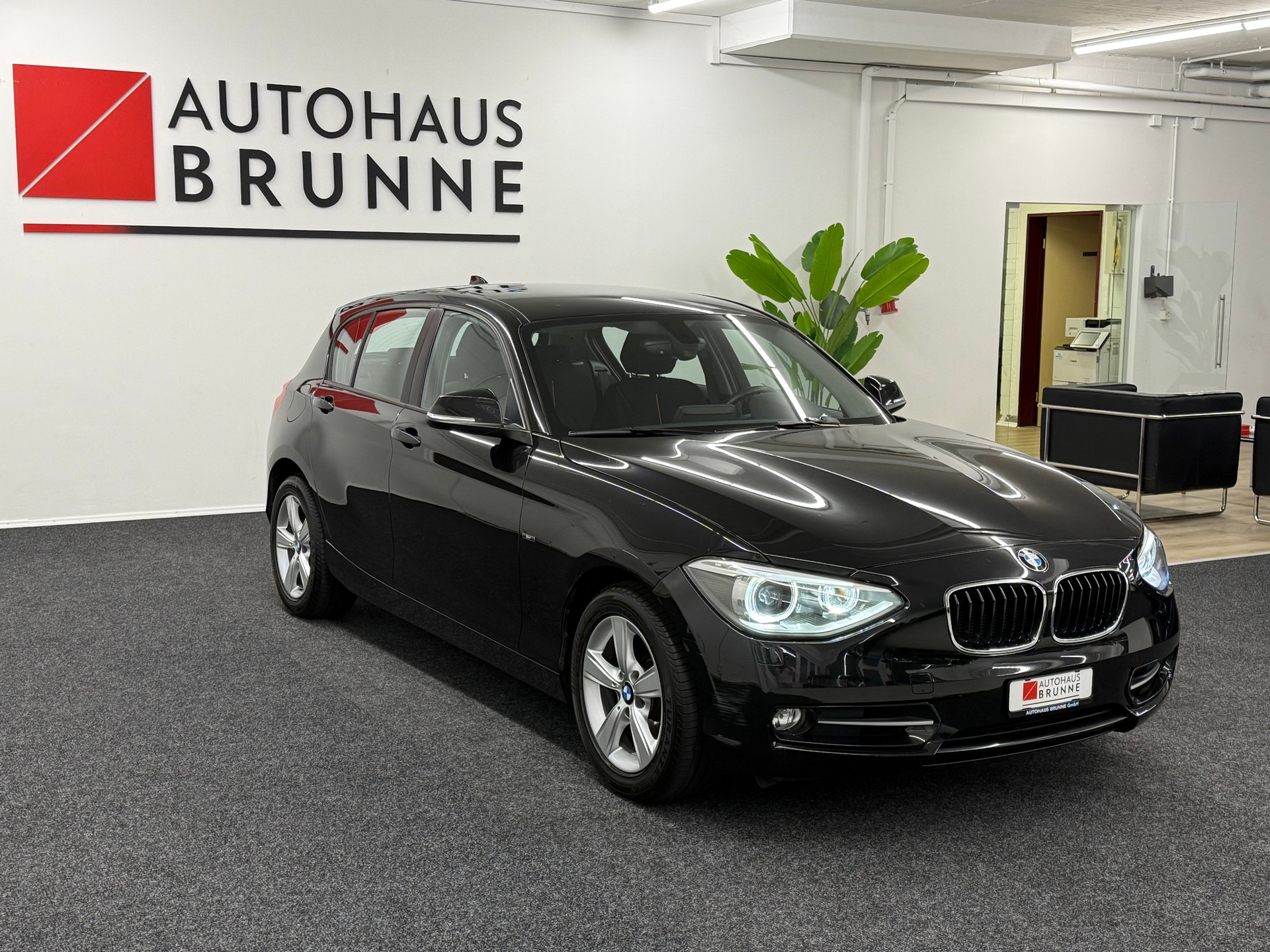 BMW 118i Sport Line Steptronic-image-2