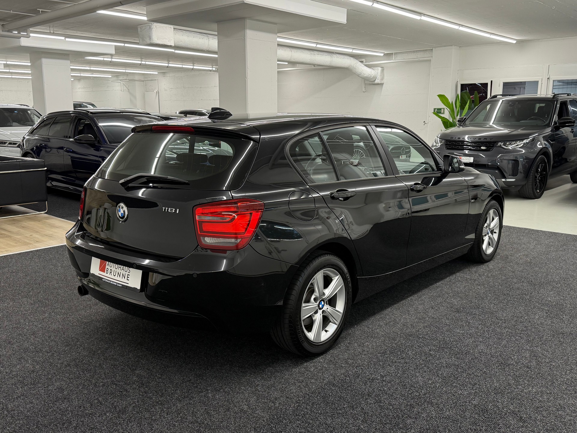BMW 118i Sport Line Steptronic-image-3