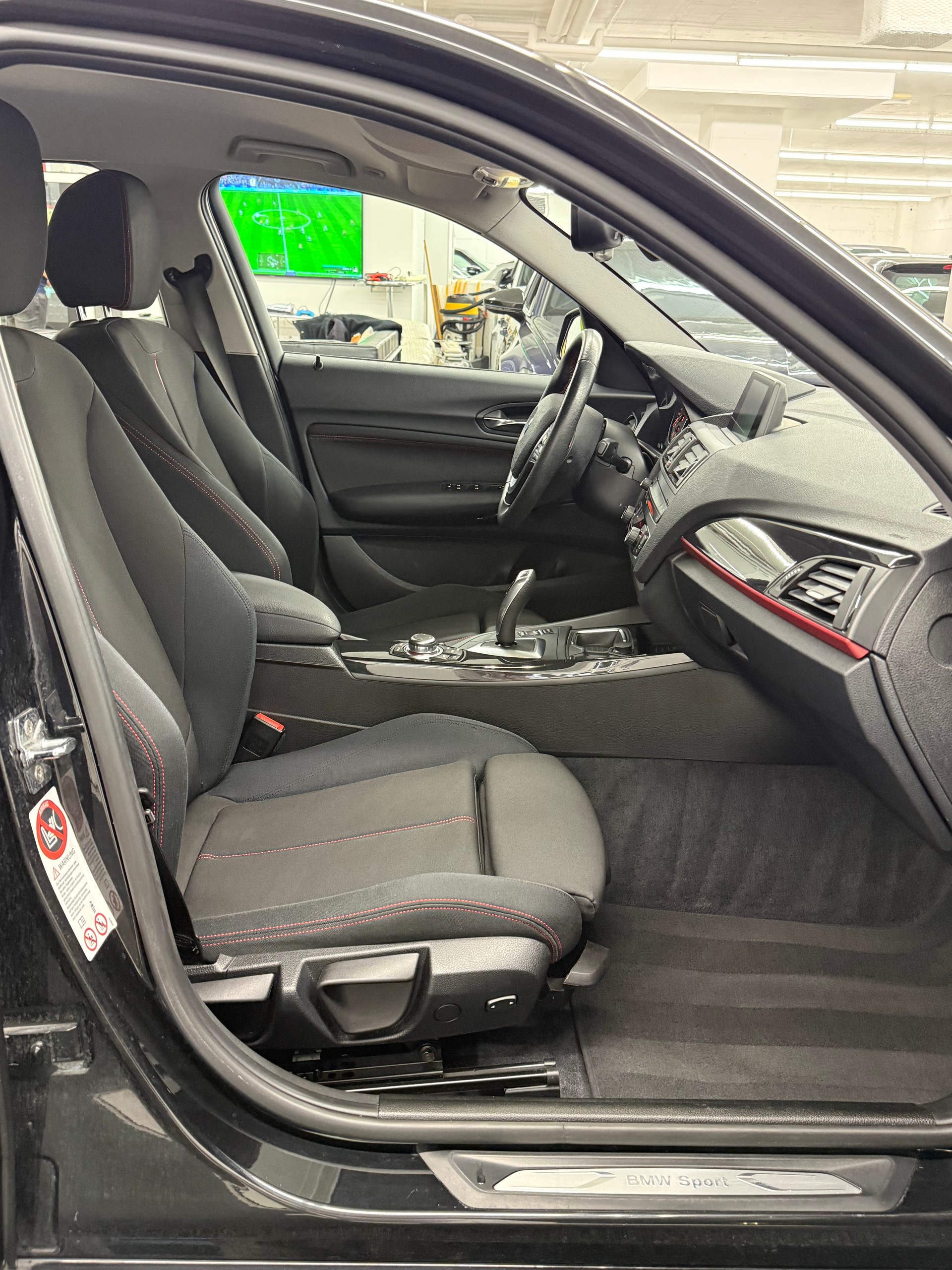 BMW 118i Sport Line Steptronic-image-19