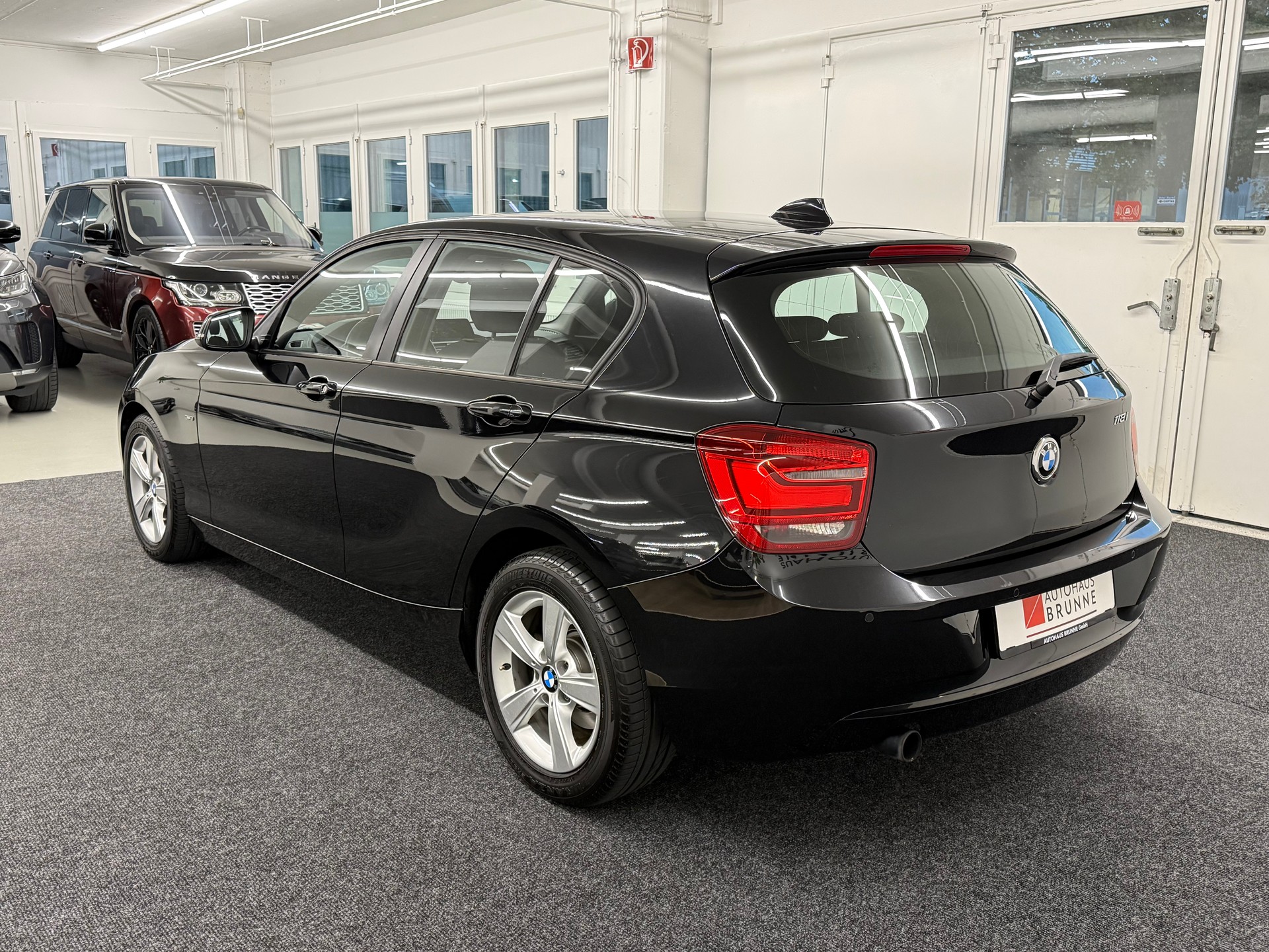 BMW 118i Sport Line Steptronic-image-6