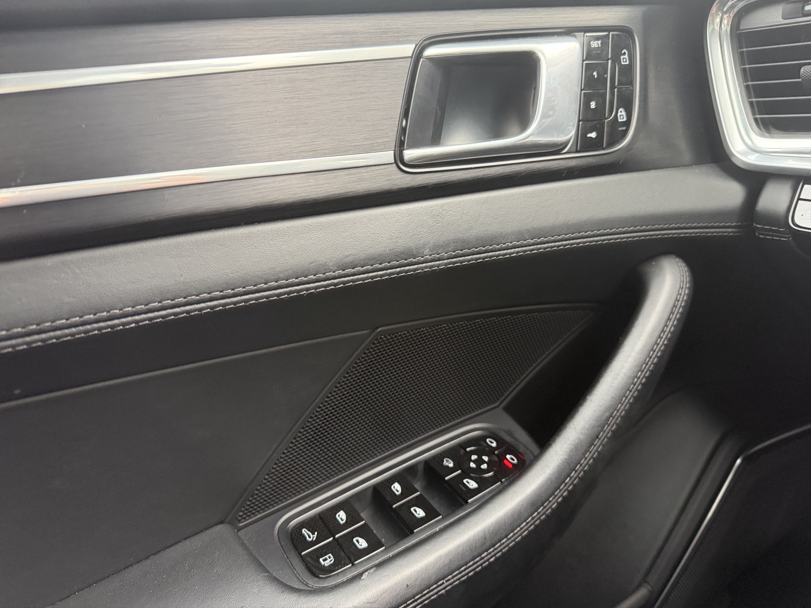 PORSCHE Panamera Sport Turismo 2.9 V6 4 E-Hybrid / CH Auslieferung - Top Ausstattung-image-15