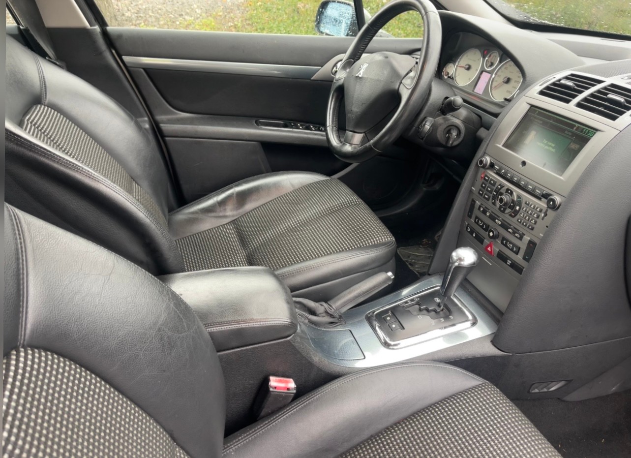 PEUGEOT 407 2.0 HDI SV Executive-image-6