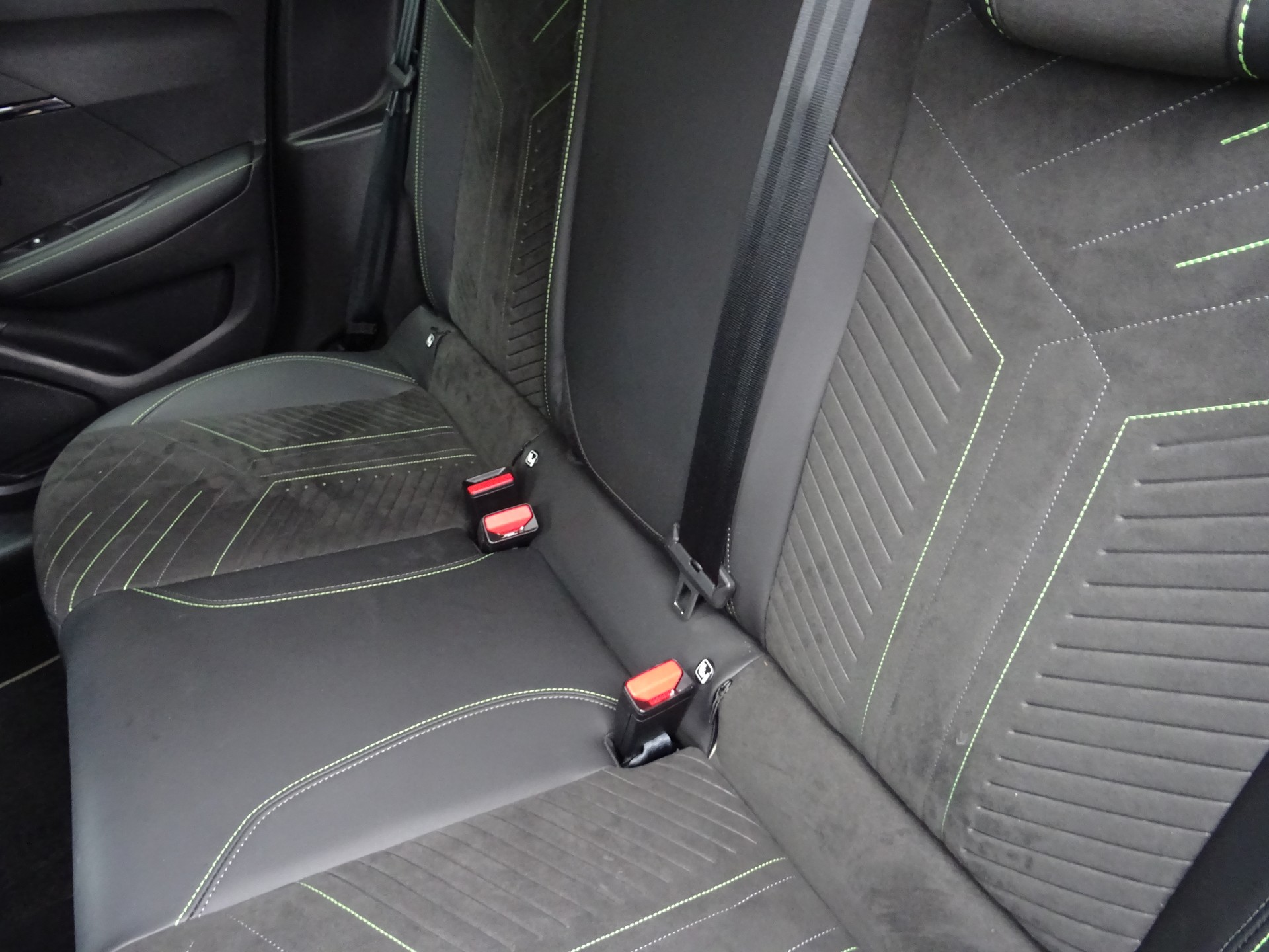 PEUGEOT 208 1.2 MHEV 145 GT-image-8