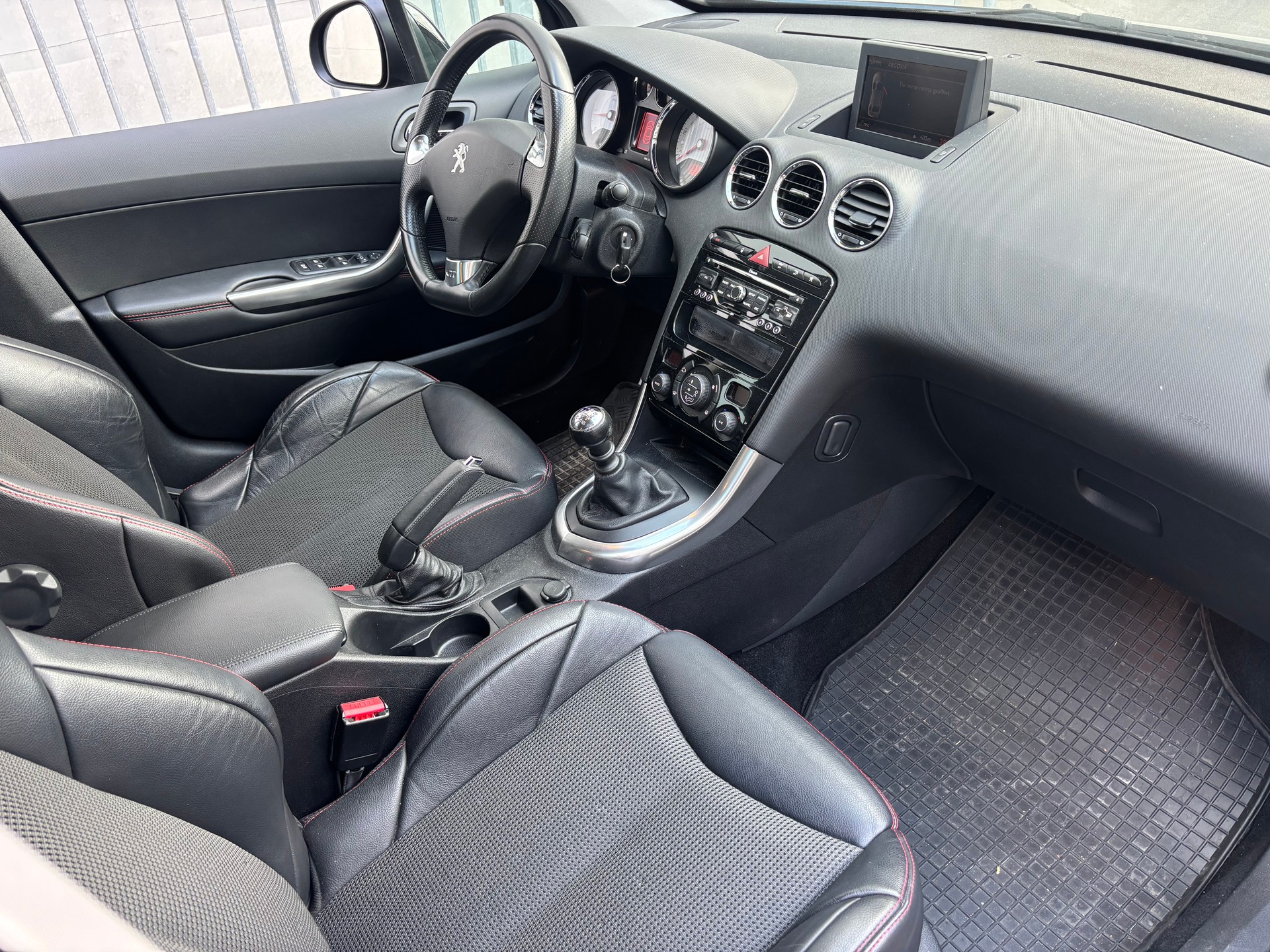 PEUGEOT 308 1.6 16V T GTi-image-7
