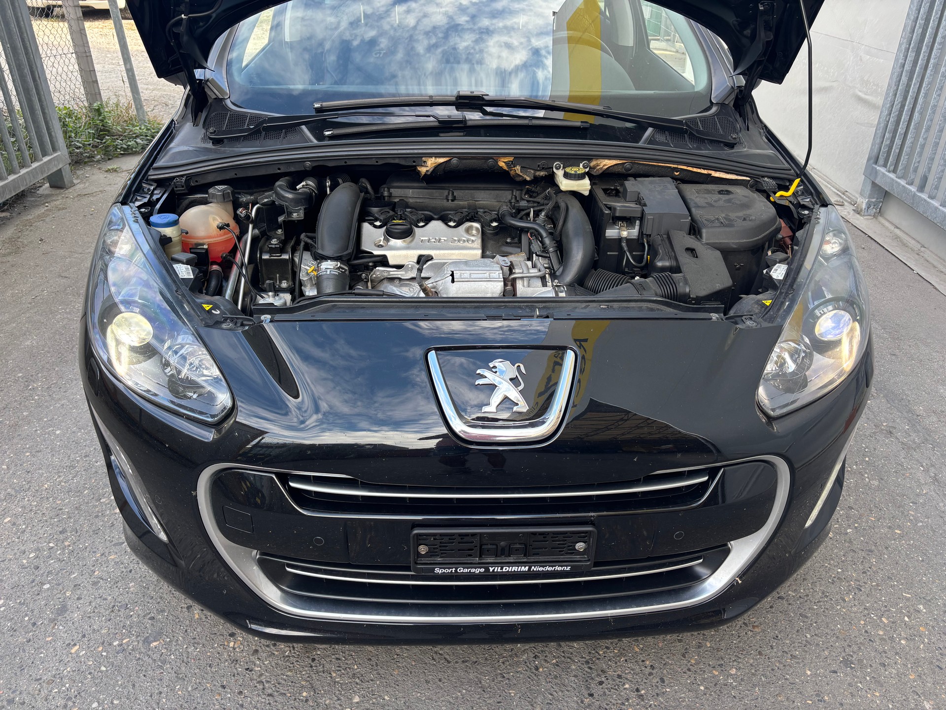 PEUGEOT 308 1.6 16V T GTi-image-12