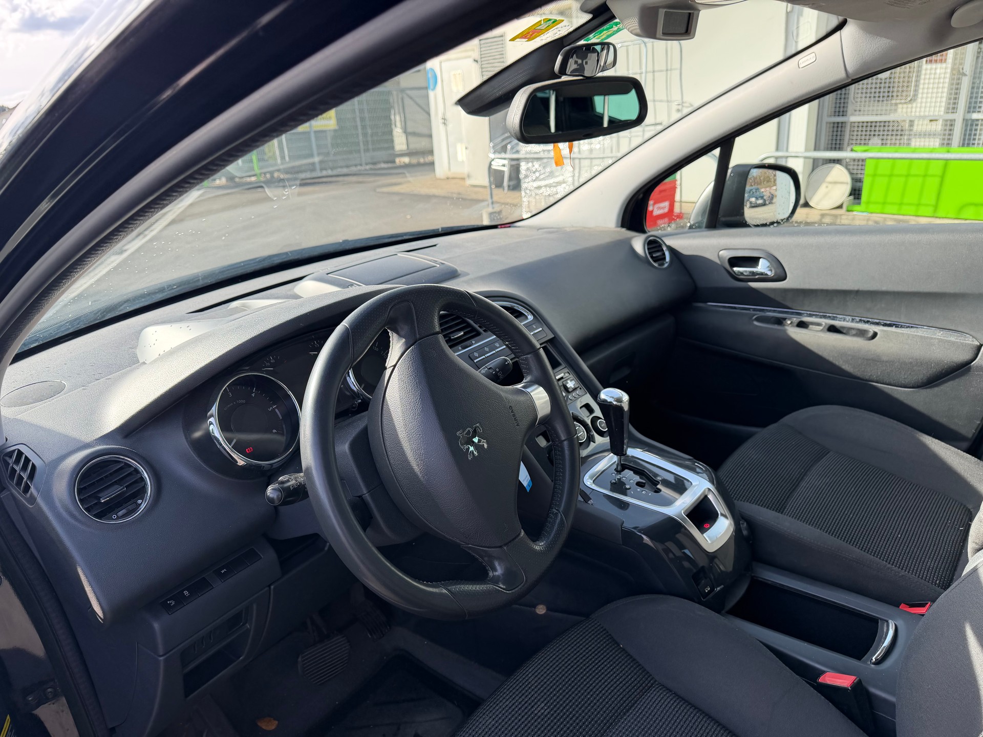 PEUGEOT 5008 2.0 HDI Business Automatic-image-10