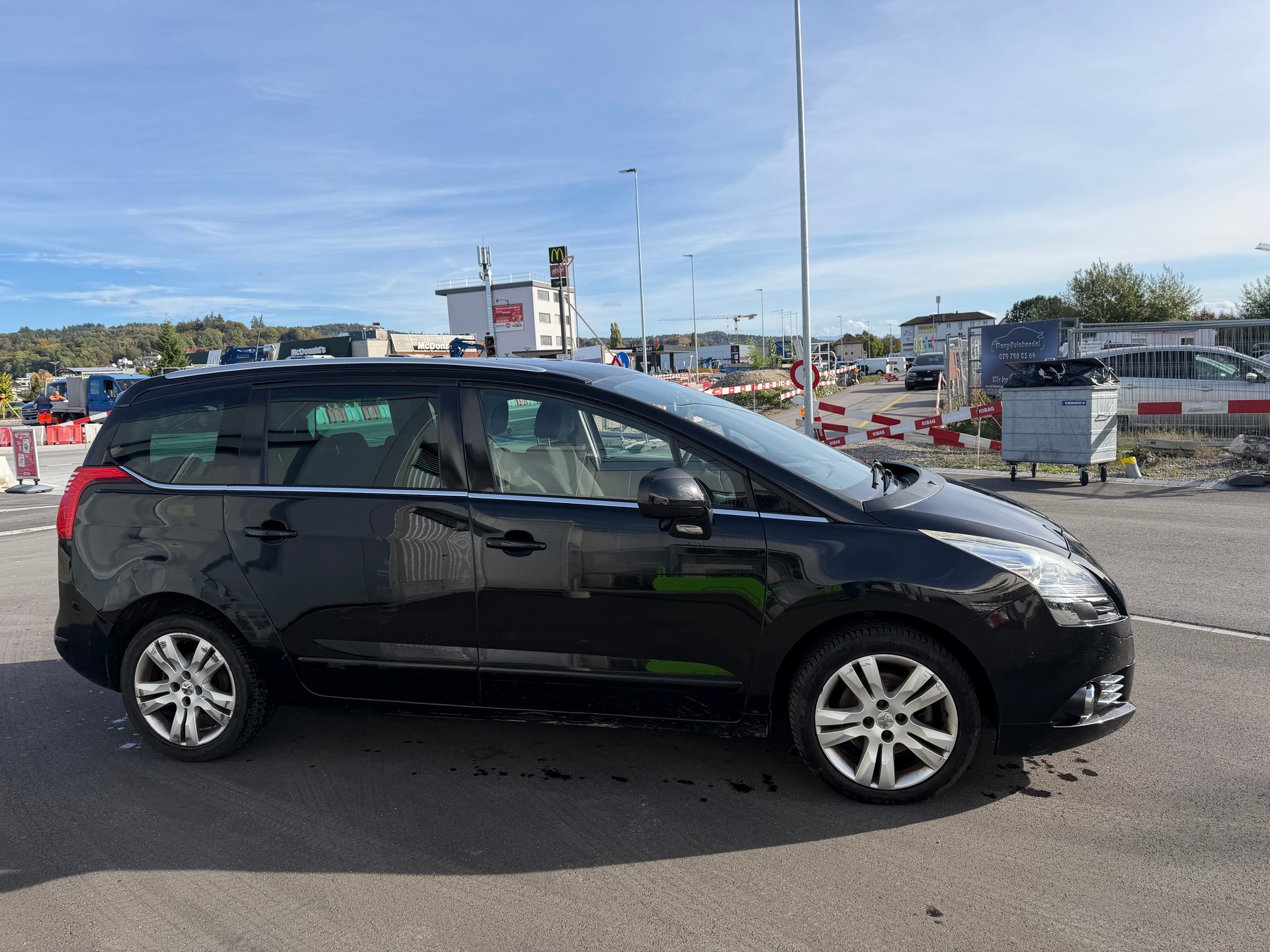 PEUGEOT 5008 2.0 HDI Business Automatic-image-3