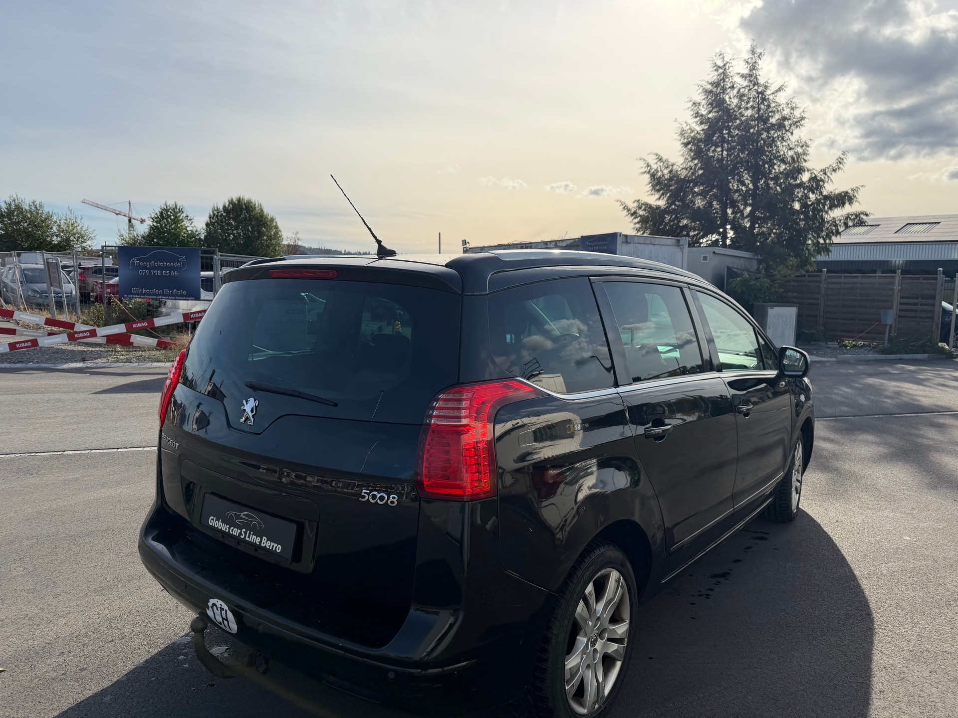 PEUGEOT 5008 2.0 HDI Business Automatic-image-4