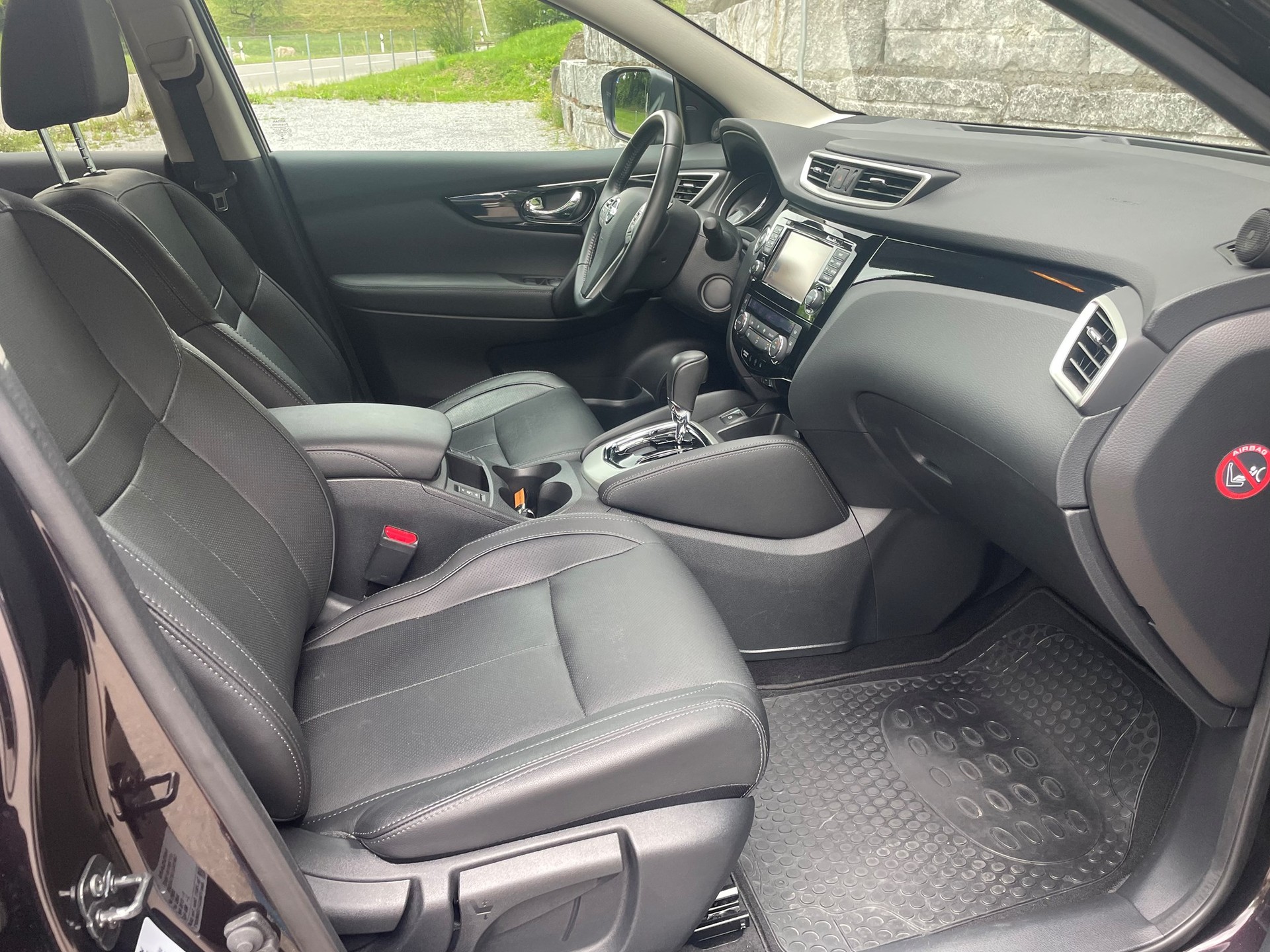 NISSAN Qashqai 1.6 dCi Swiss Edition Premium Xtronic CVT-image-5