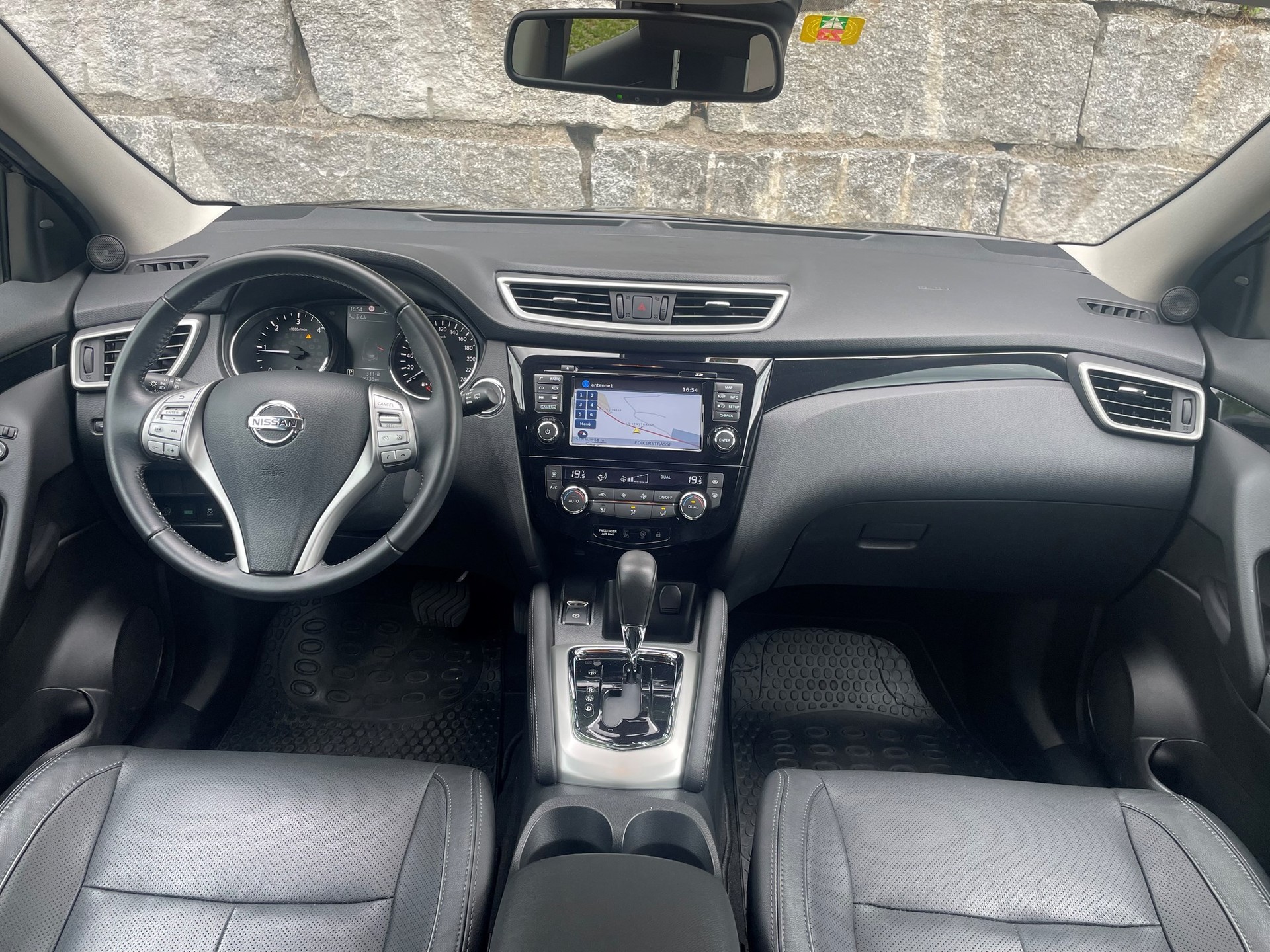 NISSAN Qashqai 1.6 dCi Swiss Edition Premium Xtronic CVT-image-4