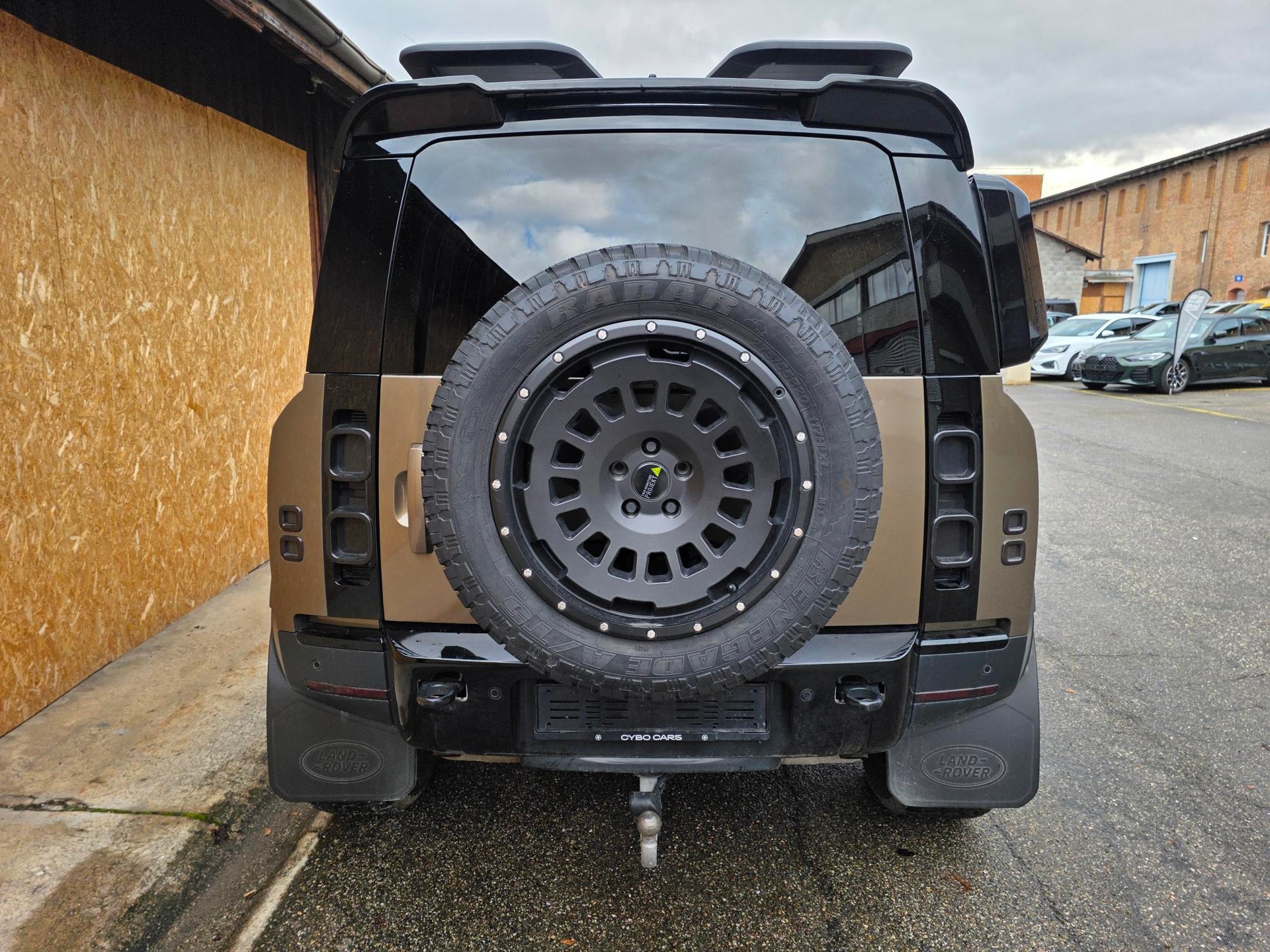 LAND ROVER Defender 110 P400 I6 First Edition 3.0 AT8-image-11