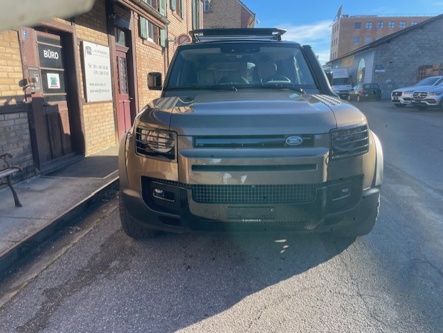 LAND ROVER Defender 110 P400 I6 First Edition 3.0 AT8-image-9