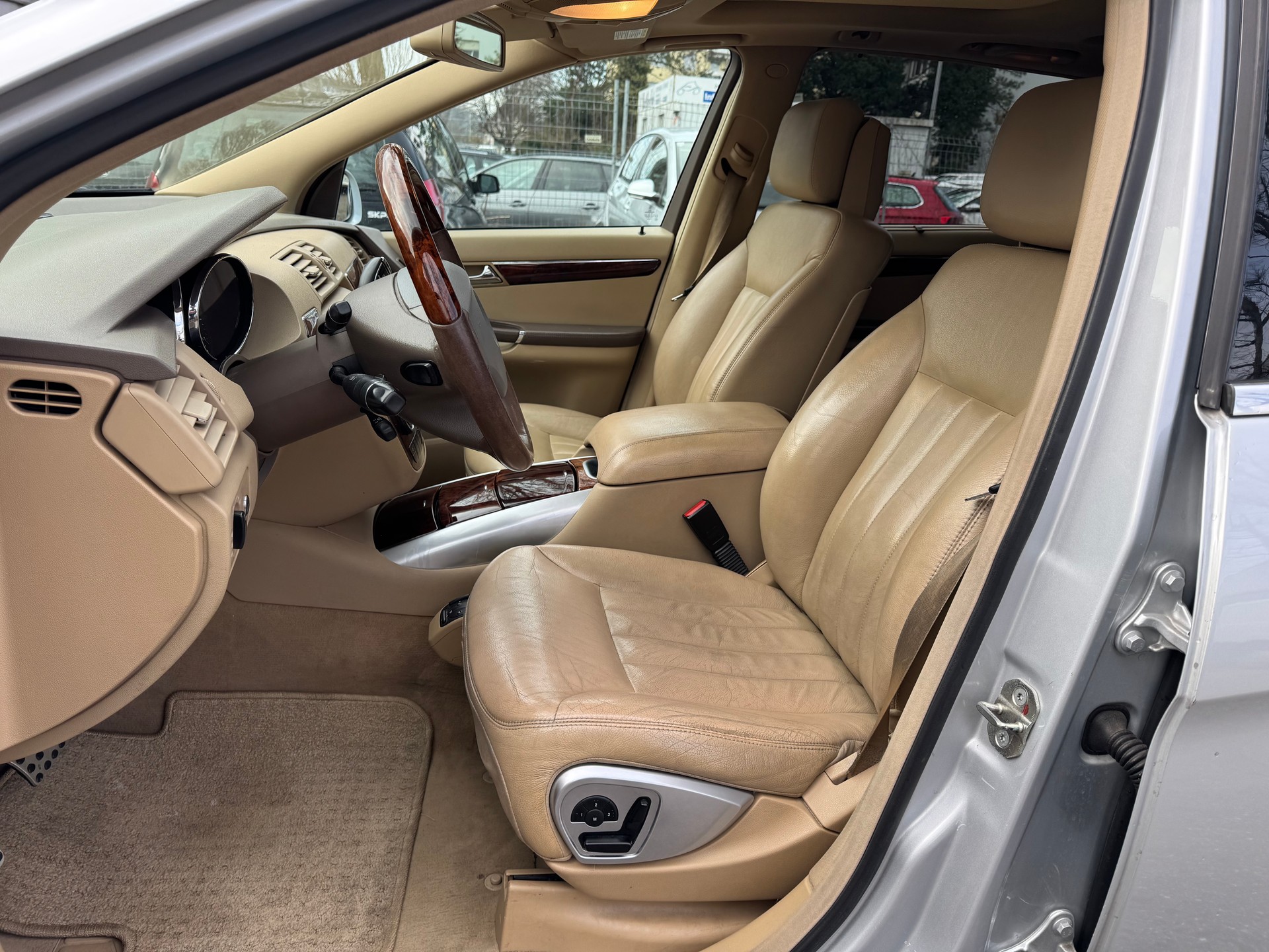 MERCEDES-BENZ R 500 L 4Matic 7G-Tronic * 06x Sitze * Leder * Xenon * Gr. Navi * Tempomat * PDC V+H * B04-image-2