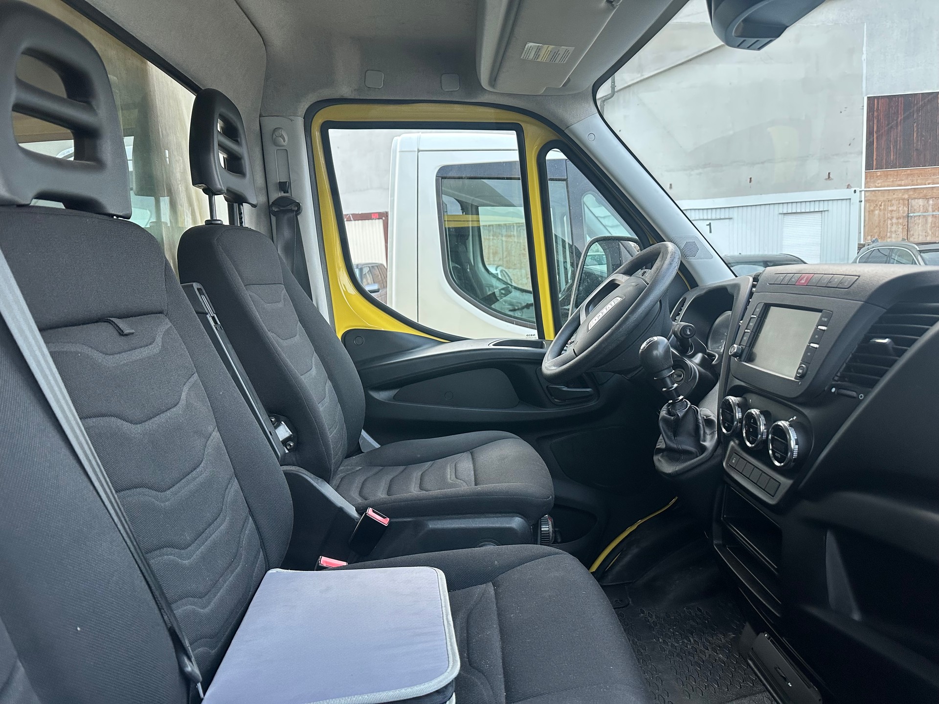 IVECO 35S15-image-2