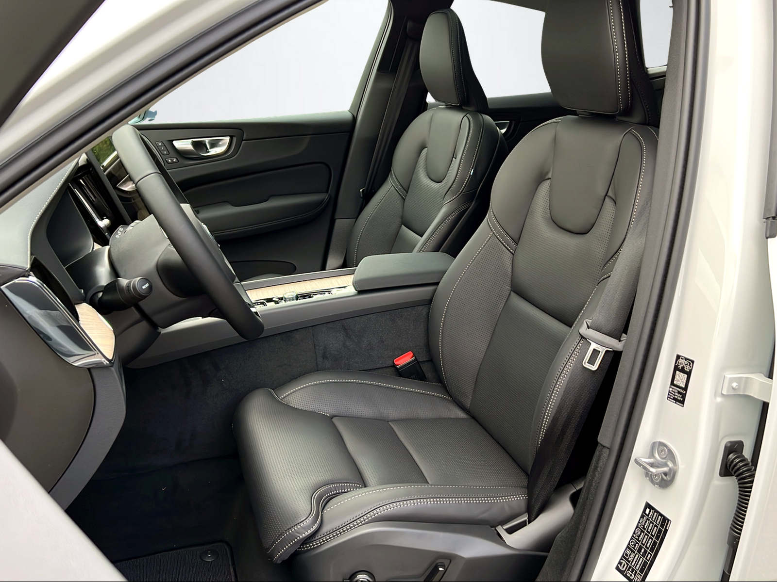 VOLVO XC60 2.0 T6 TE Ultra Dark eAWD-image-14