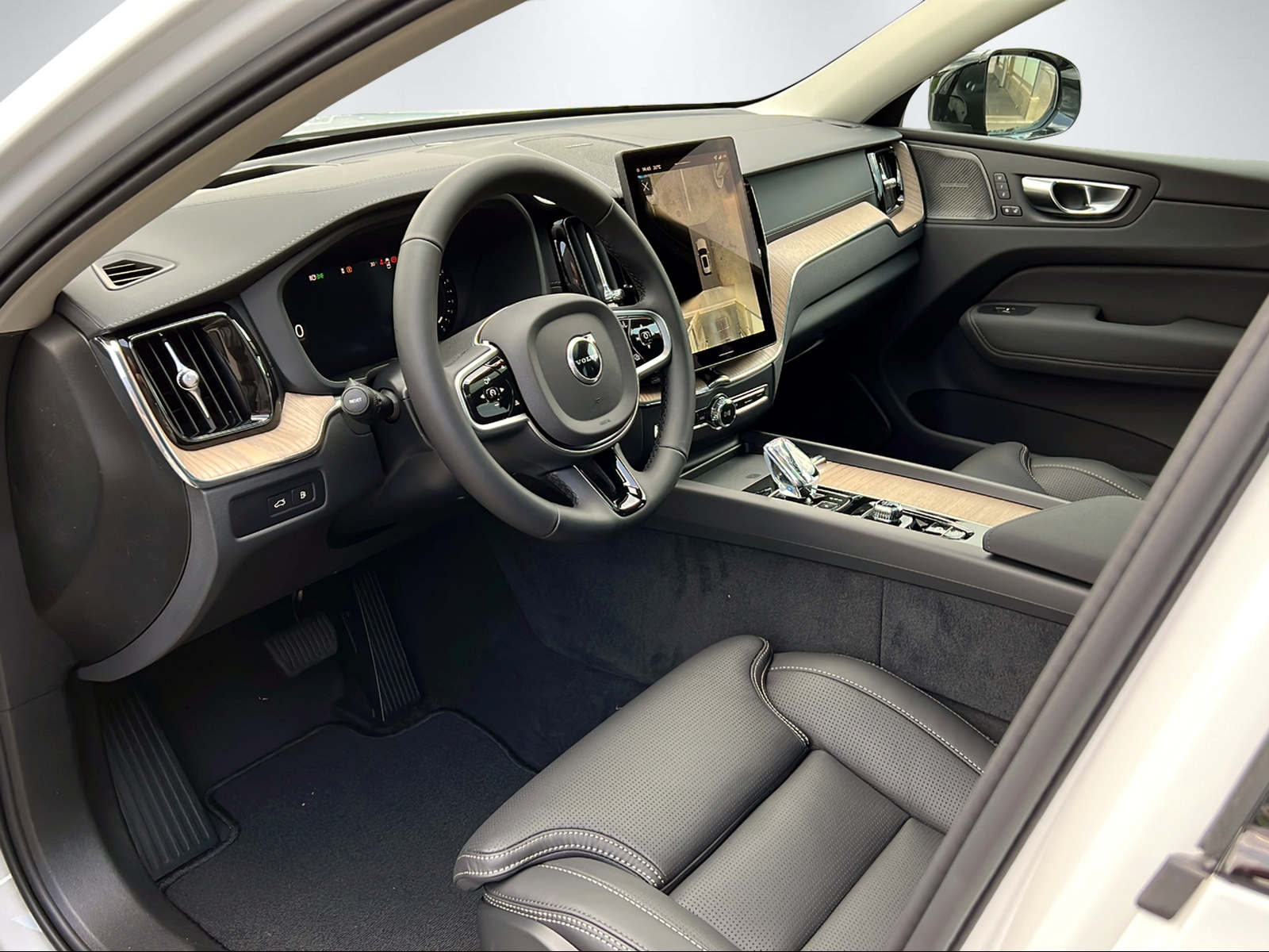 VOLVO XC60 2.0 T6 TE Ultra Dark eAWD-image-13